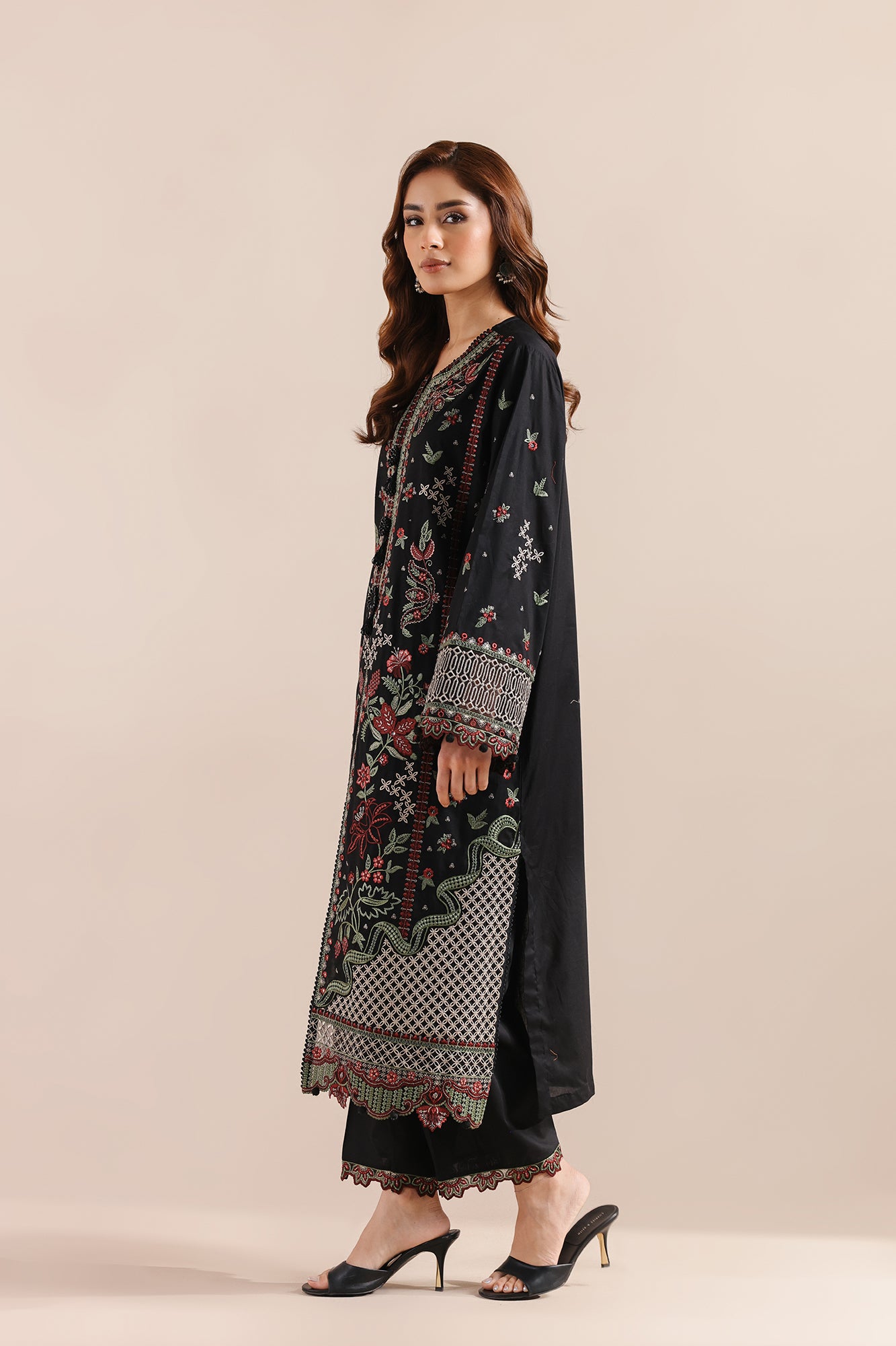 EMBROIDERED SUIT (E0942/203/902)