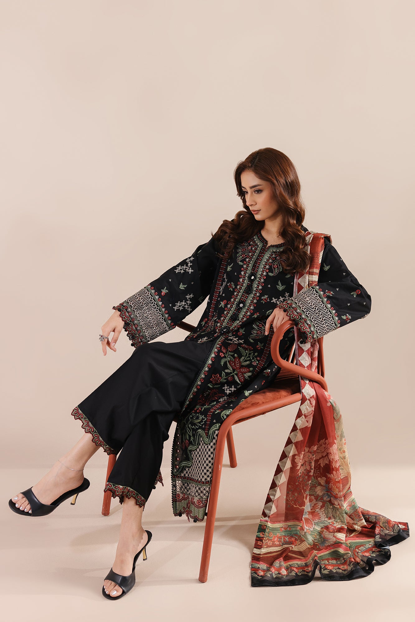 EMBROIDERED SUIT (E0942/203/902)