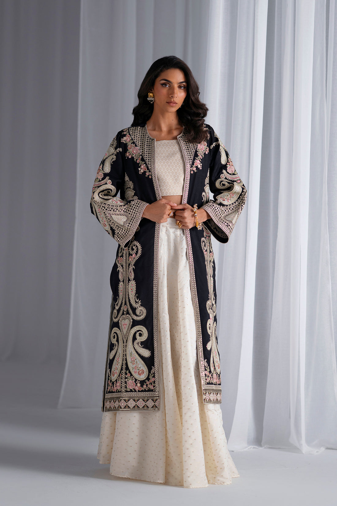 EMBROIDERED SUIT (E0943/104/901)