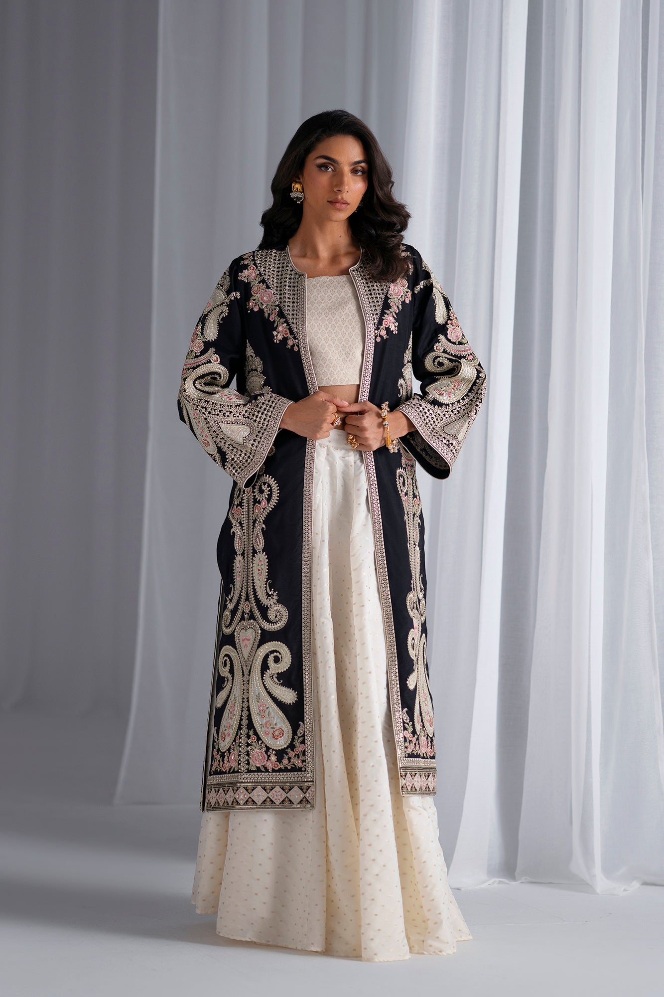 EMBROIDERED SUIT (E0943/104/901)