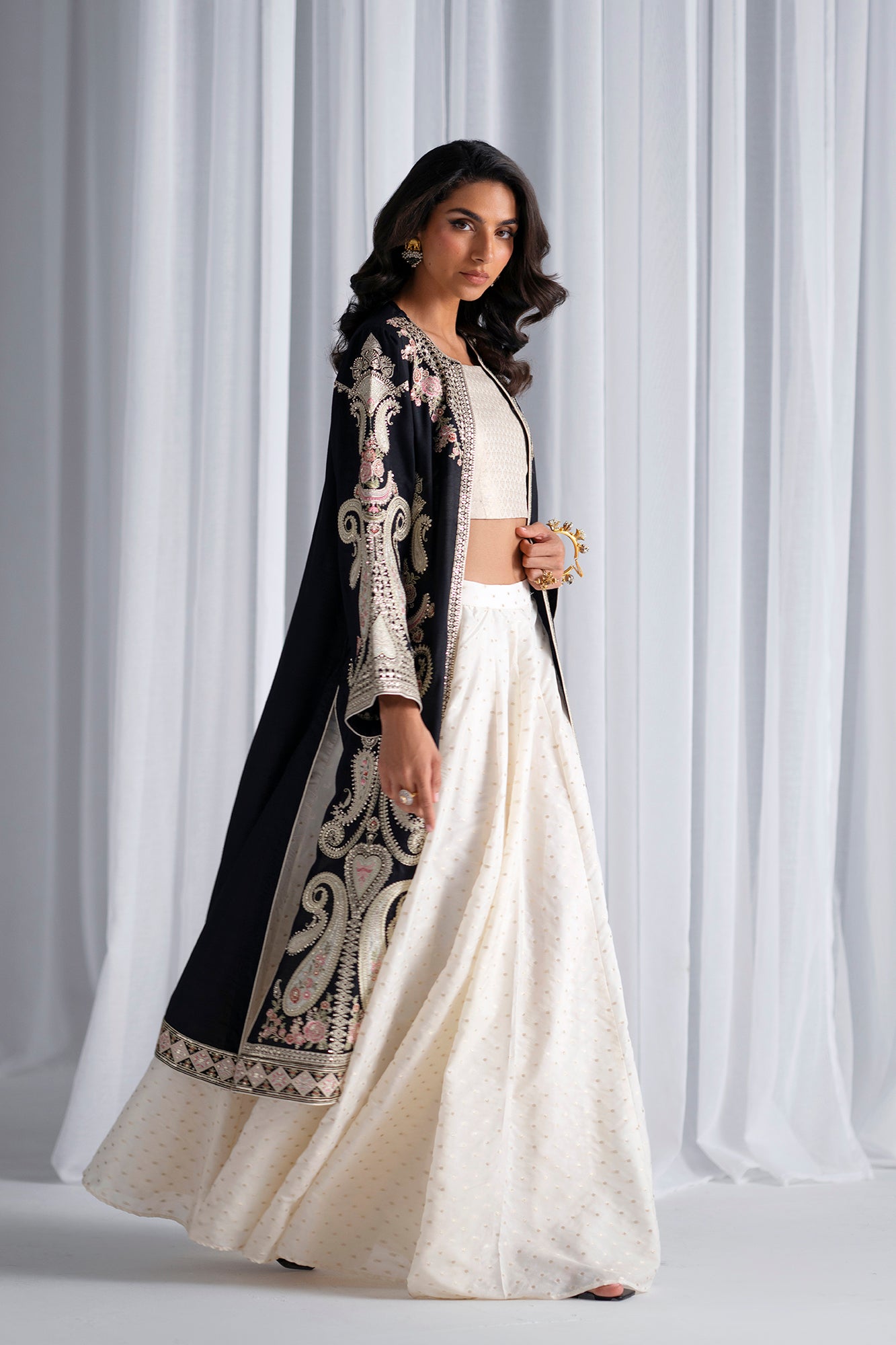 EMBROIDERED SUIT (E0943/104/901)