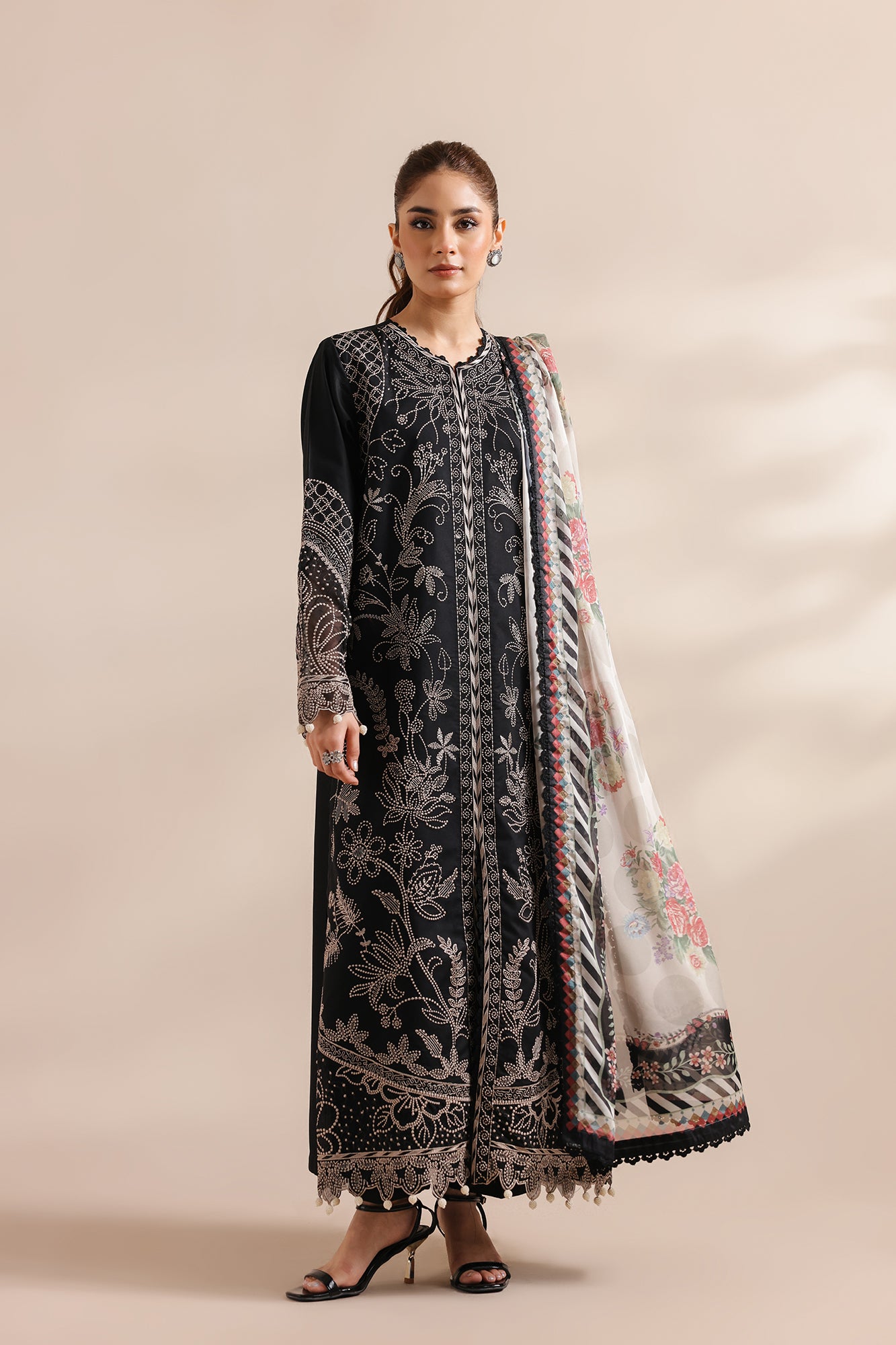 EMBROIDERED SUIT (E0943/203/902)