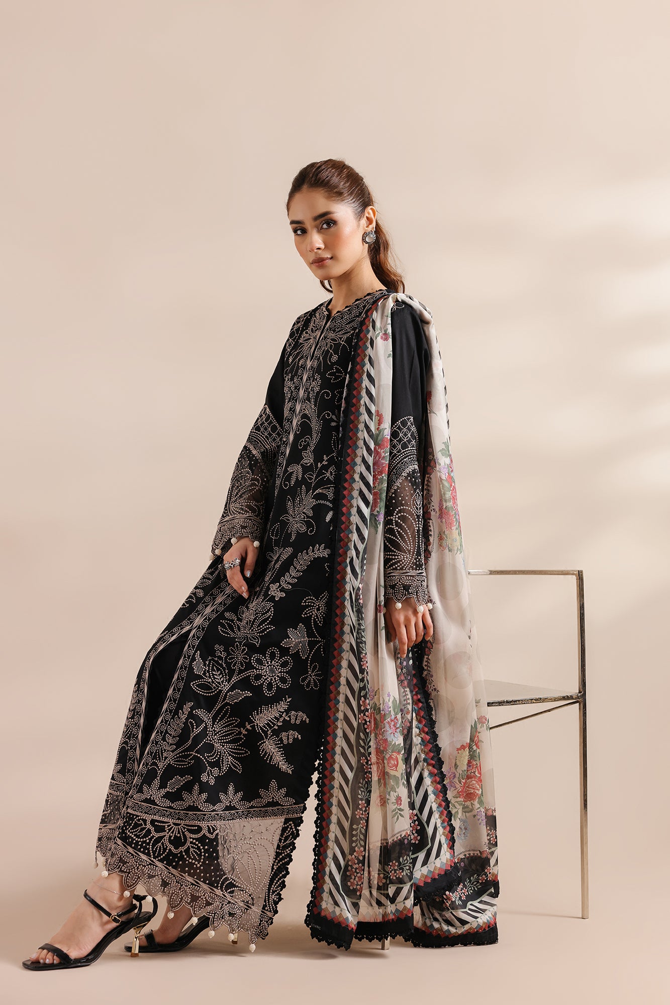 EMBROIDERED SUIT (E0943/203/902)