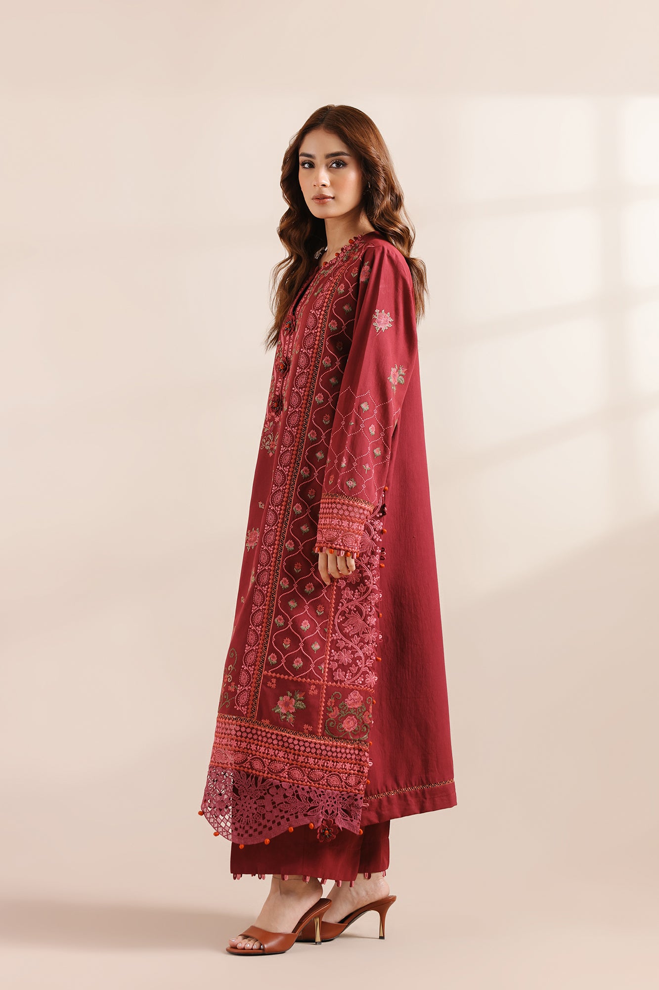 EMBROIDERED SUIT (E0945/203/403)