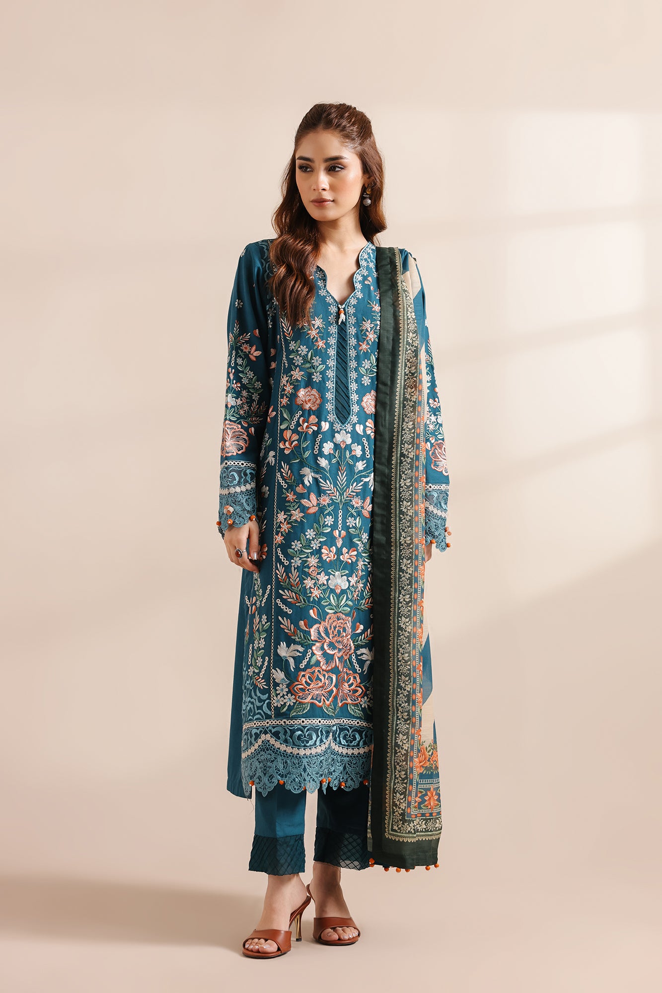 EMBROIDERED SUIT (E0948/203/711)