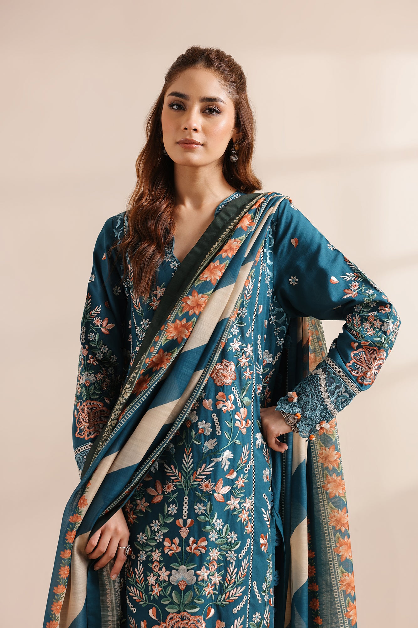 EMBROIDERED SUIT (E0948/203/711)