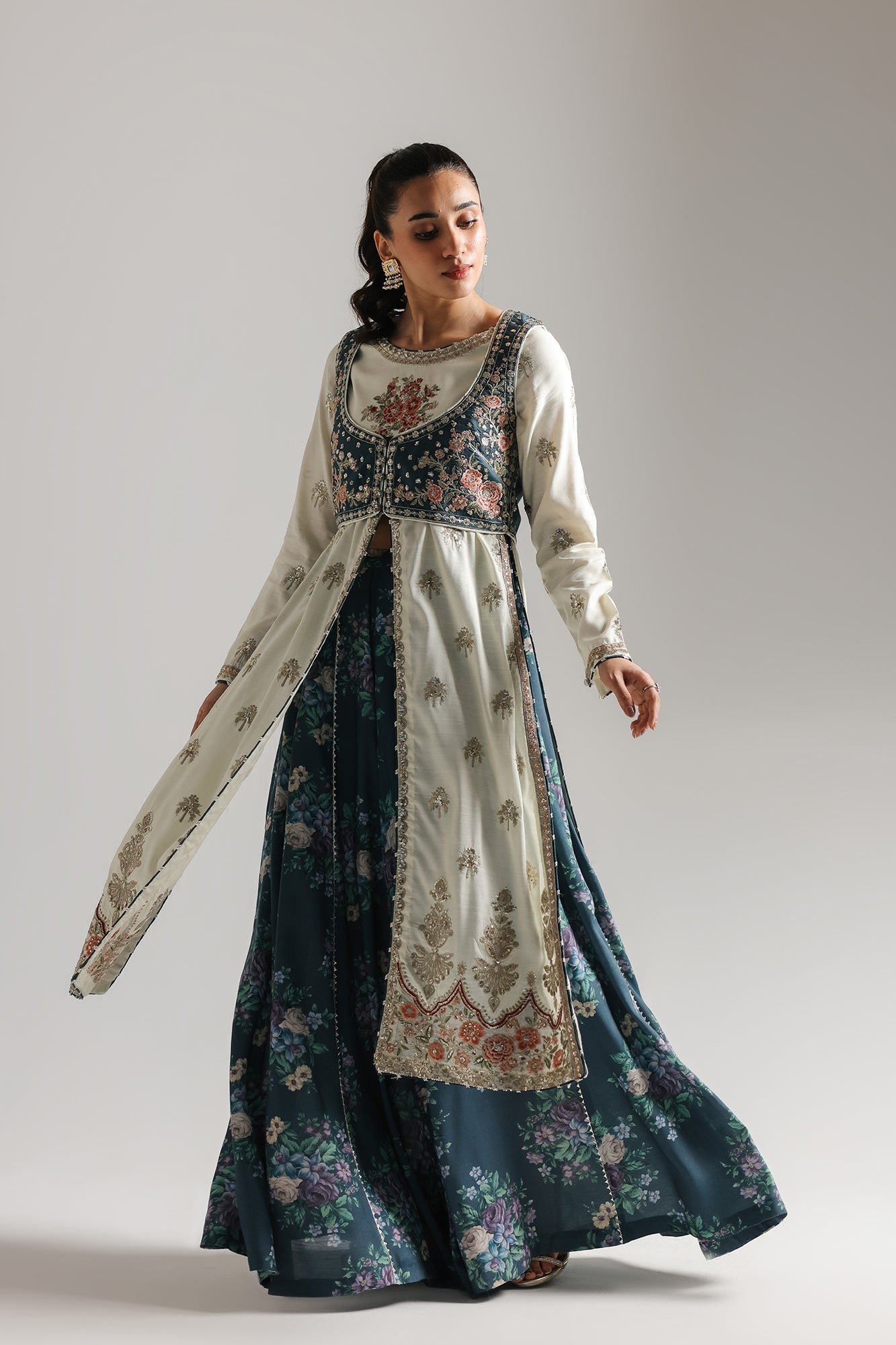 EMBROIDERED SUIT (E0953/104/129)