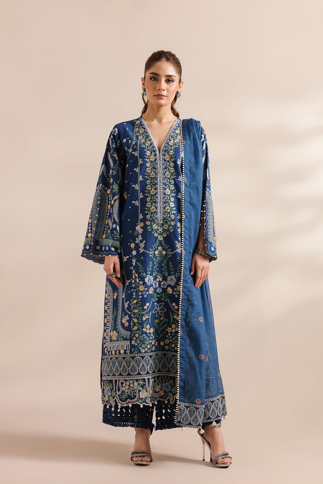 EMBROIDERED SUIT (E0954/203/624)