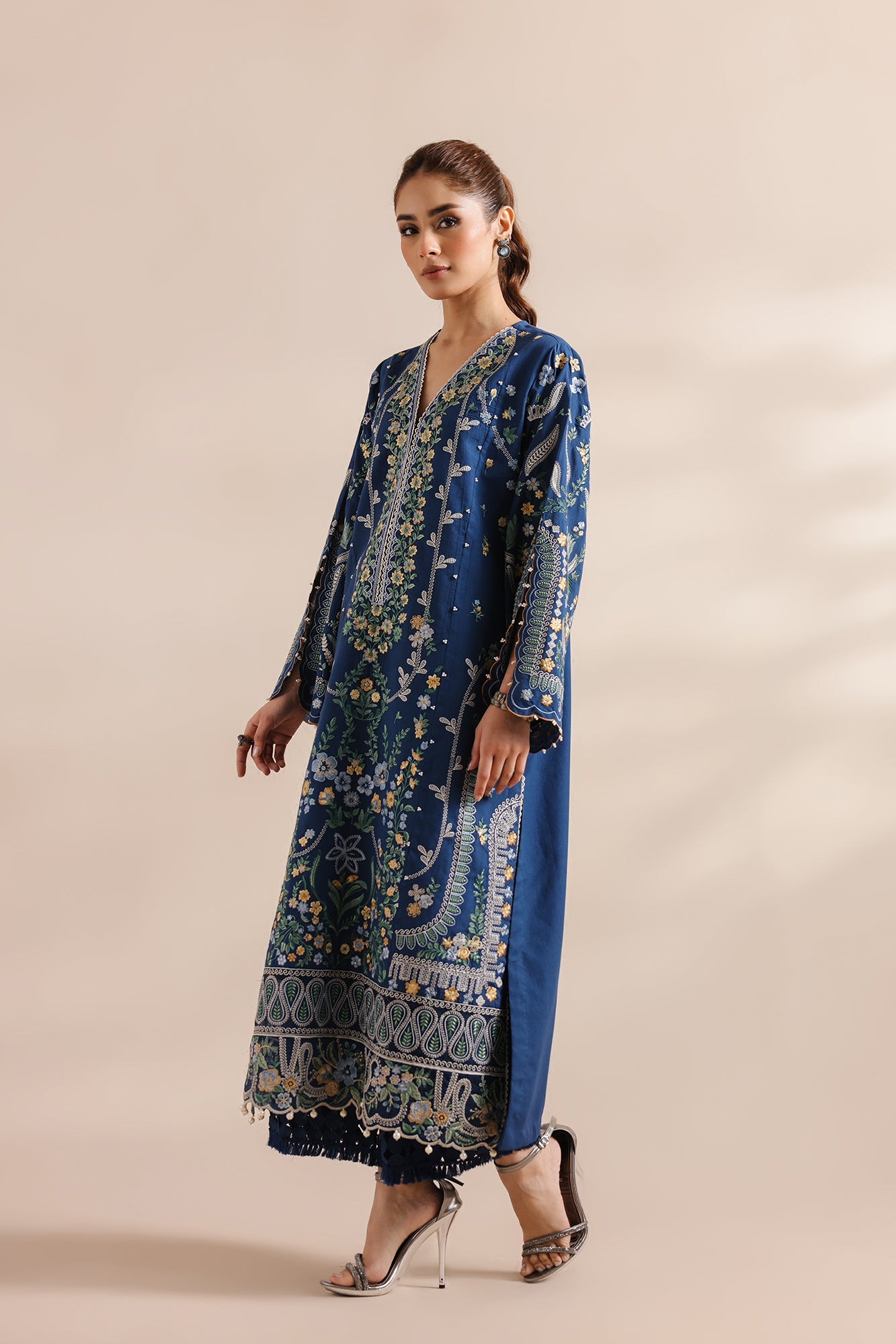 EMBROIDERED SUIT (E0954/203/624)