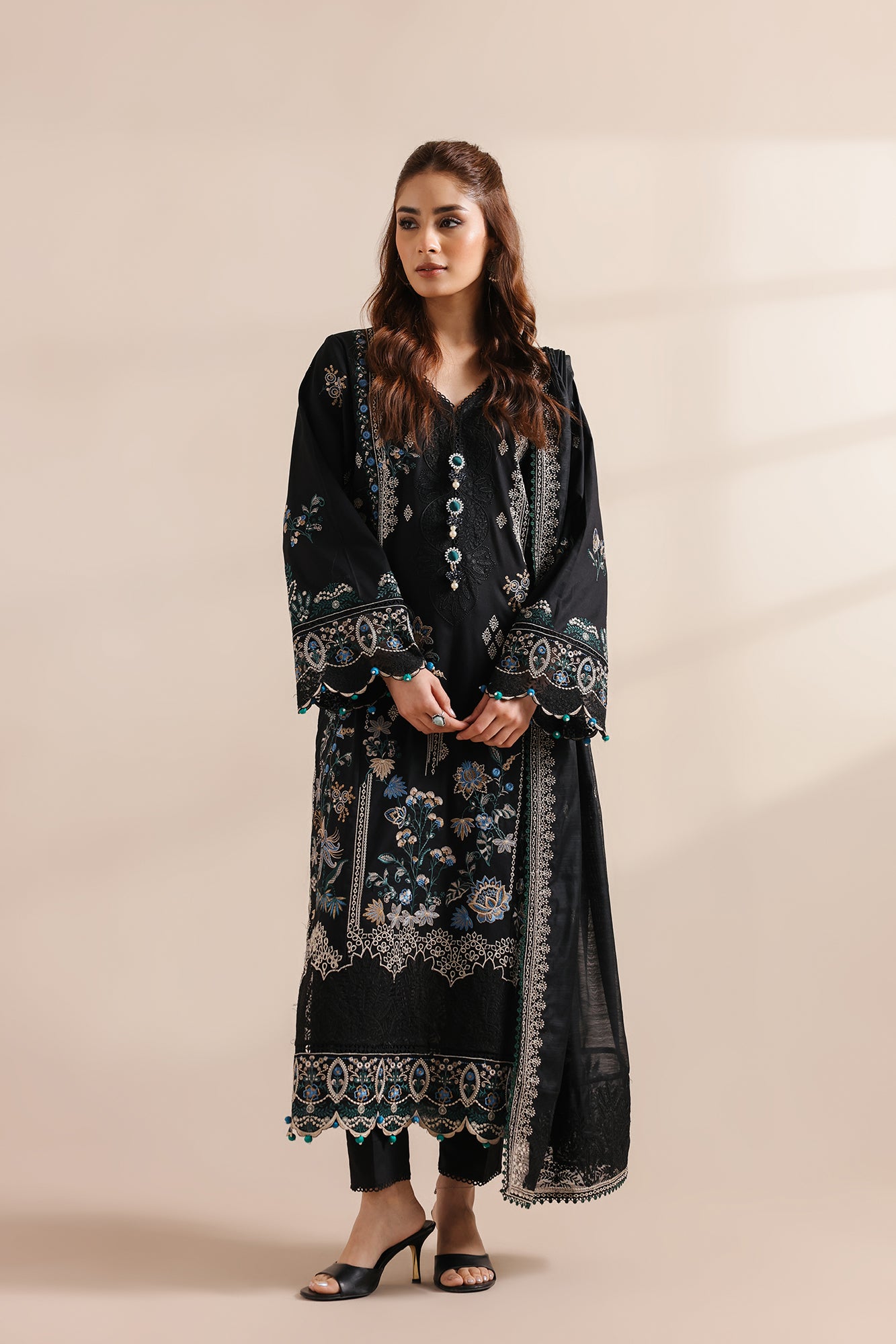 EMBROIDERED SUIT (E0955/203/902)