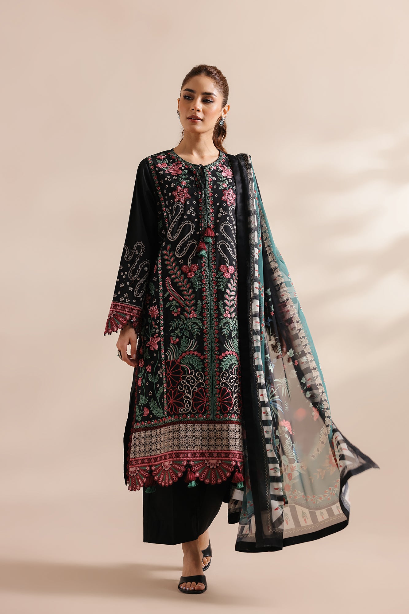 EMBROIDERED SUIT (E0956/203/902)