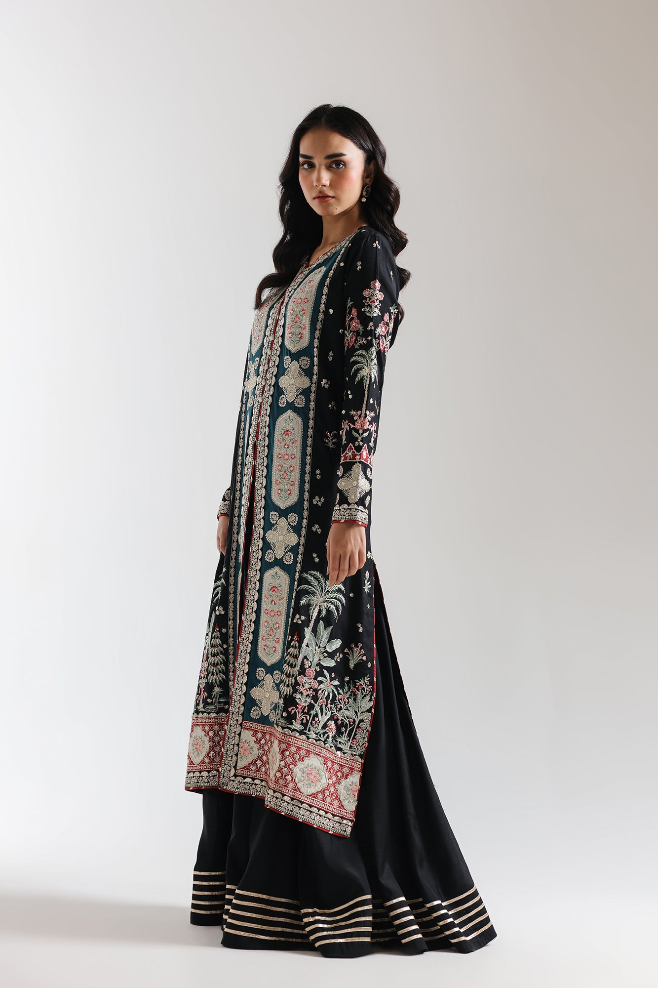 EMBROIDERED SUIT (E0957/104/901)