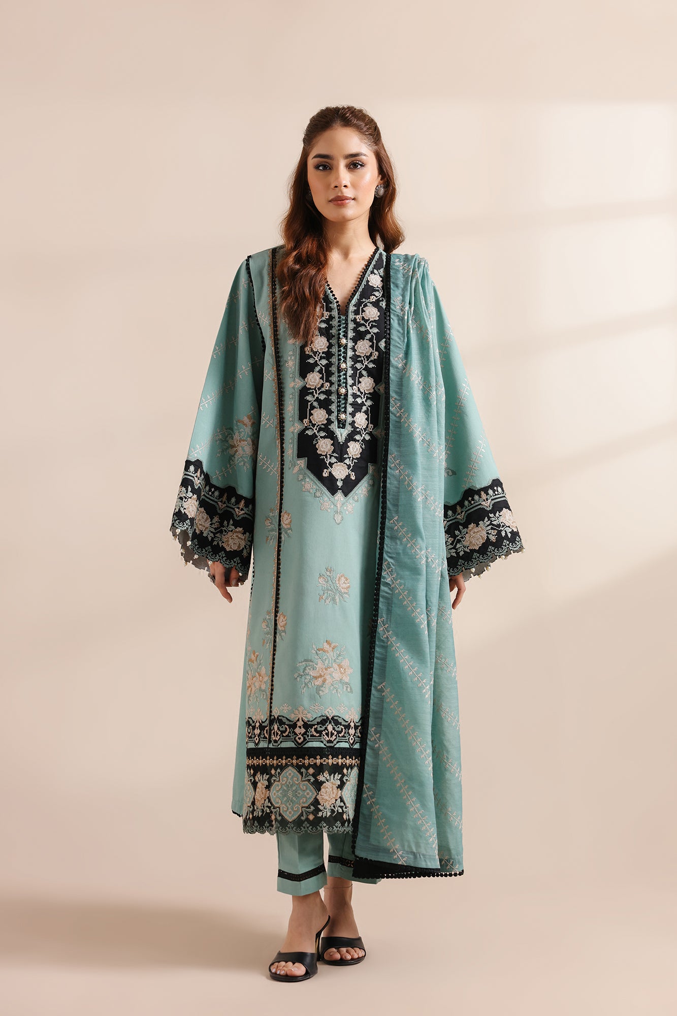 EMBROIDERED SUIT (E0957/203/718)