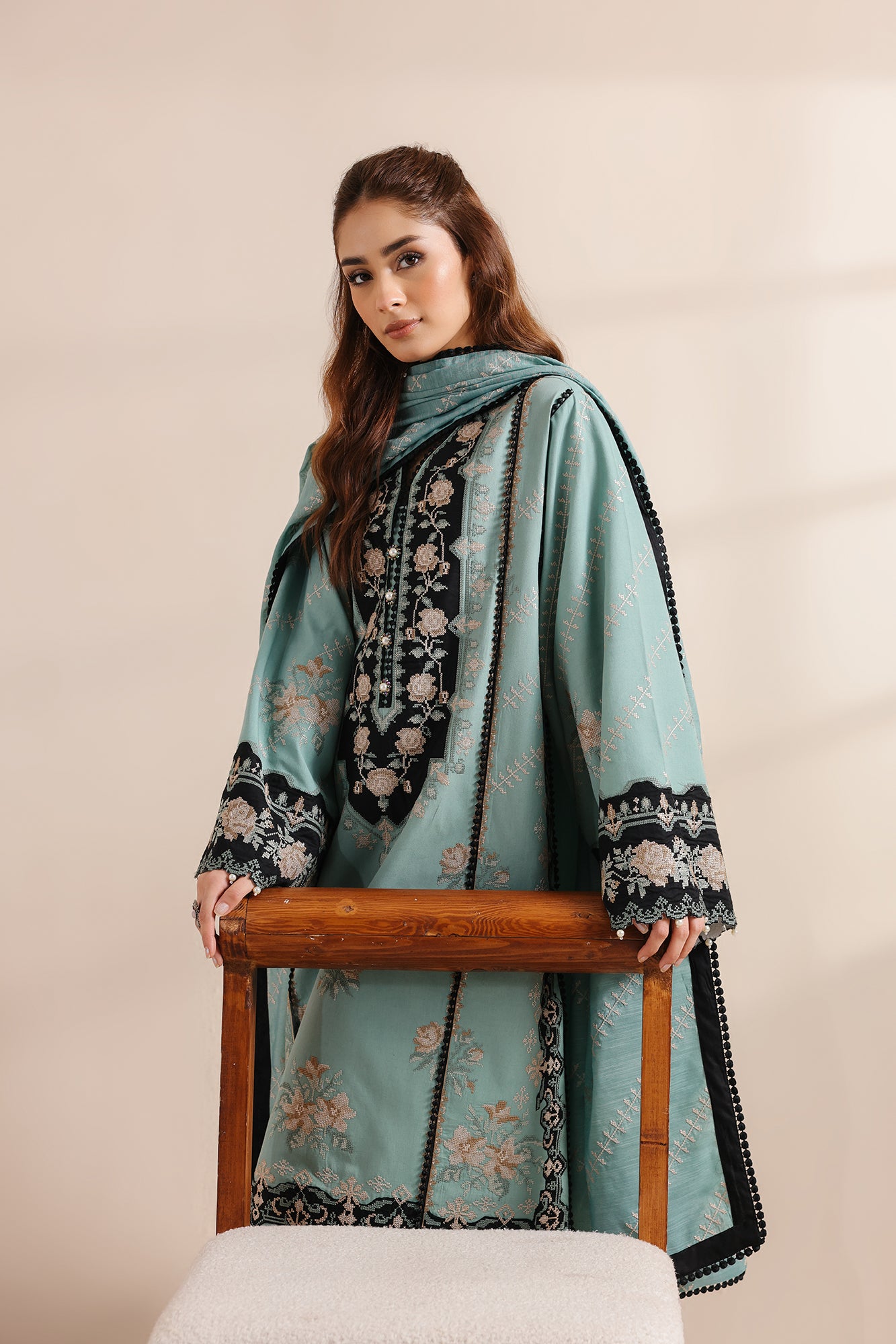 EMBROIDERED SUIT (E0957/203/718)