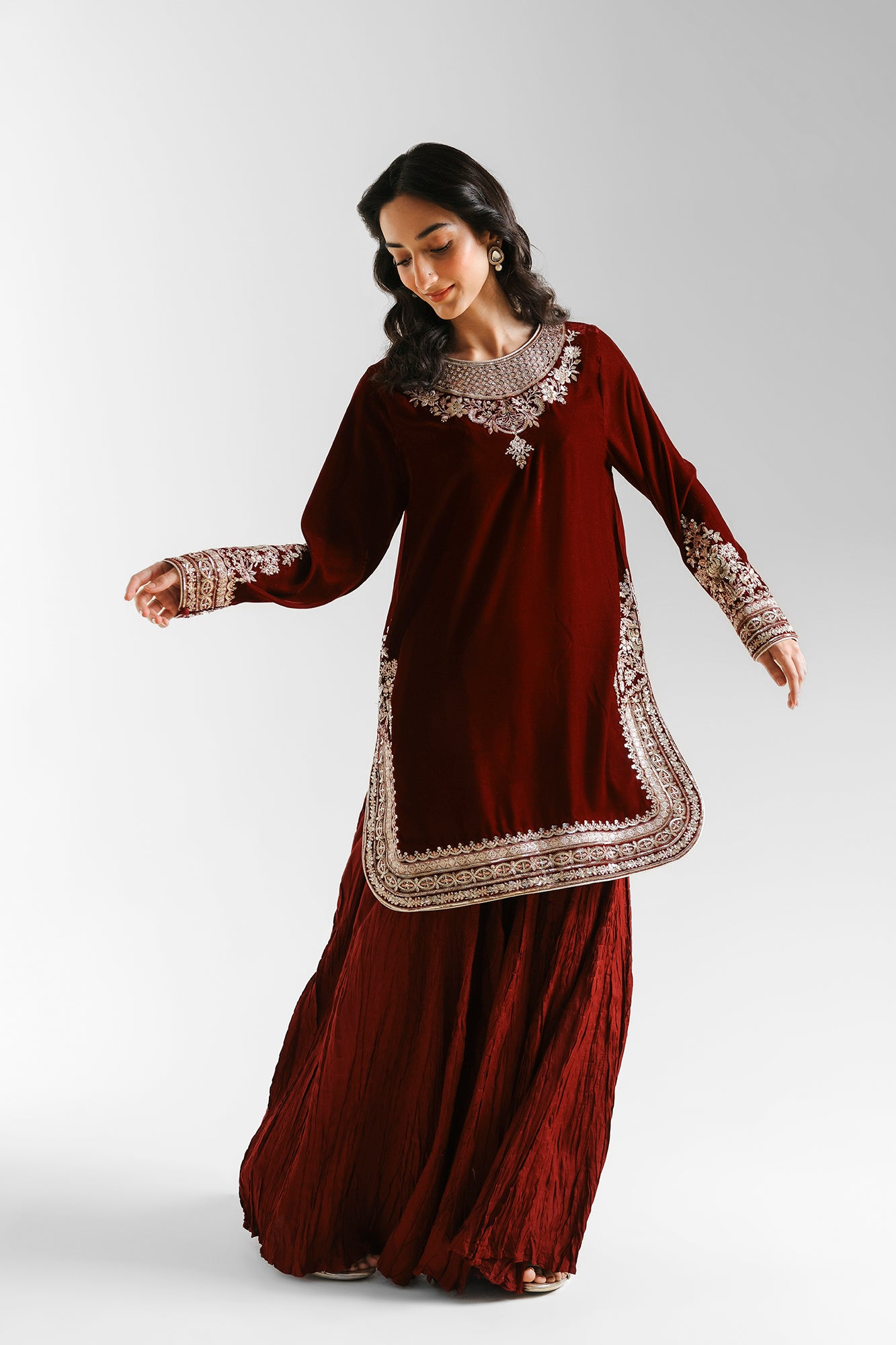 EMBROIDERED SUIT (E0962/104/414)