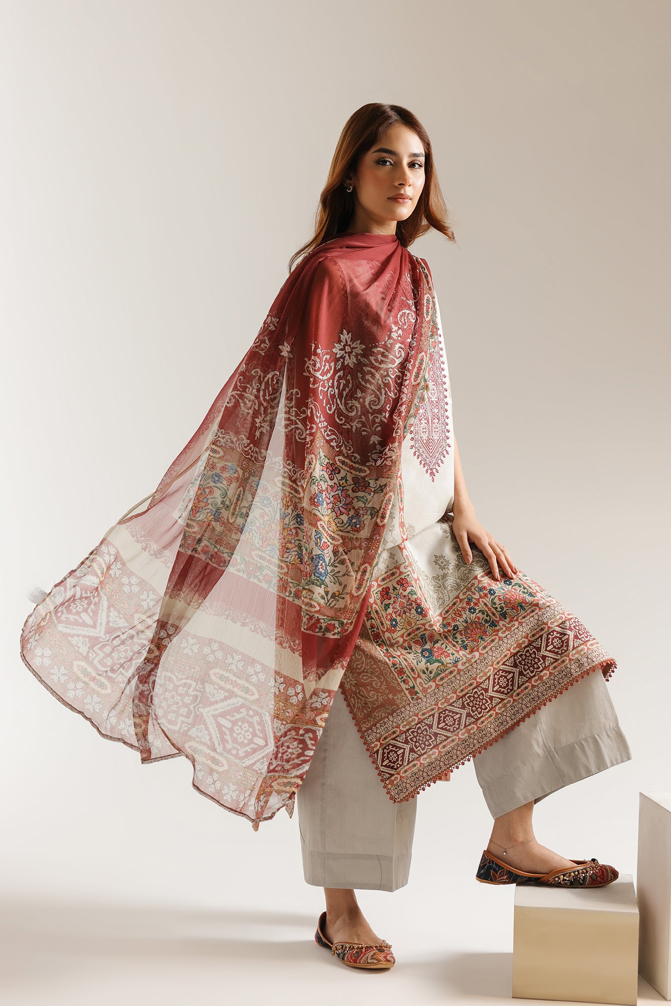 EMBROIDERED SUIT (E1000/203/403)