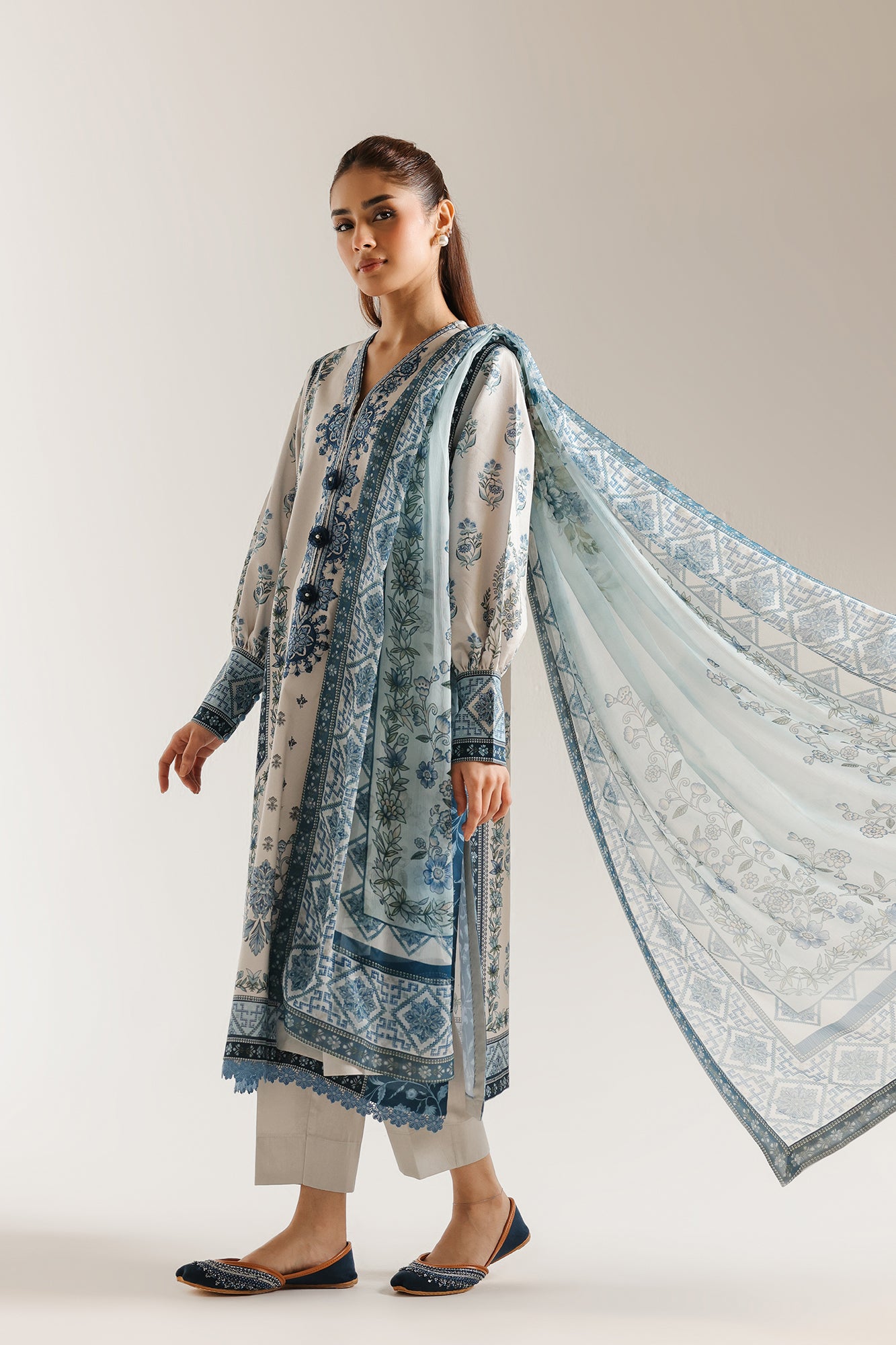 EMBROIDERED SUIT (E1001/203/604)