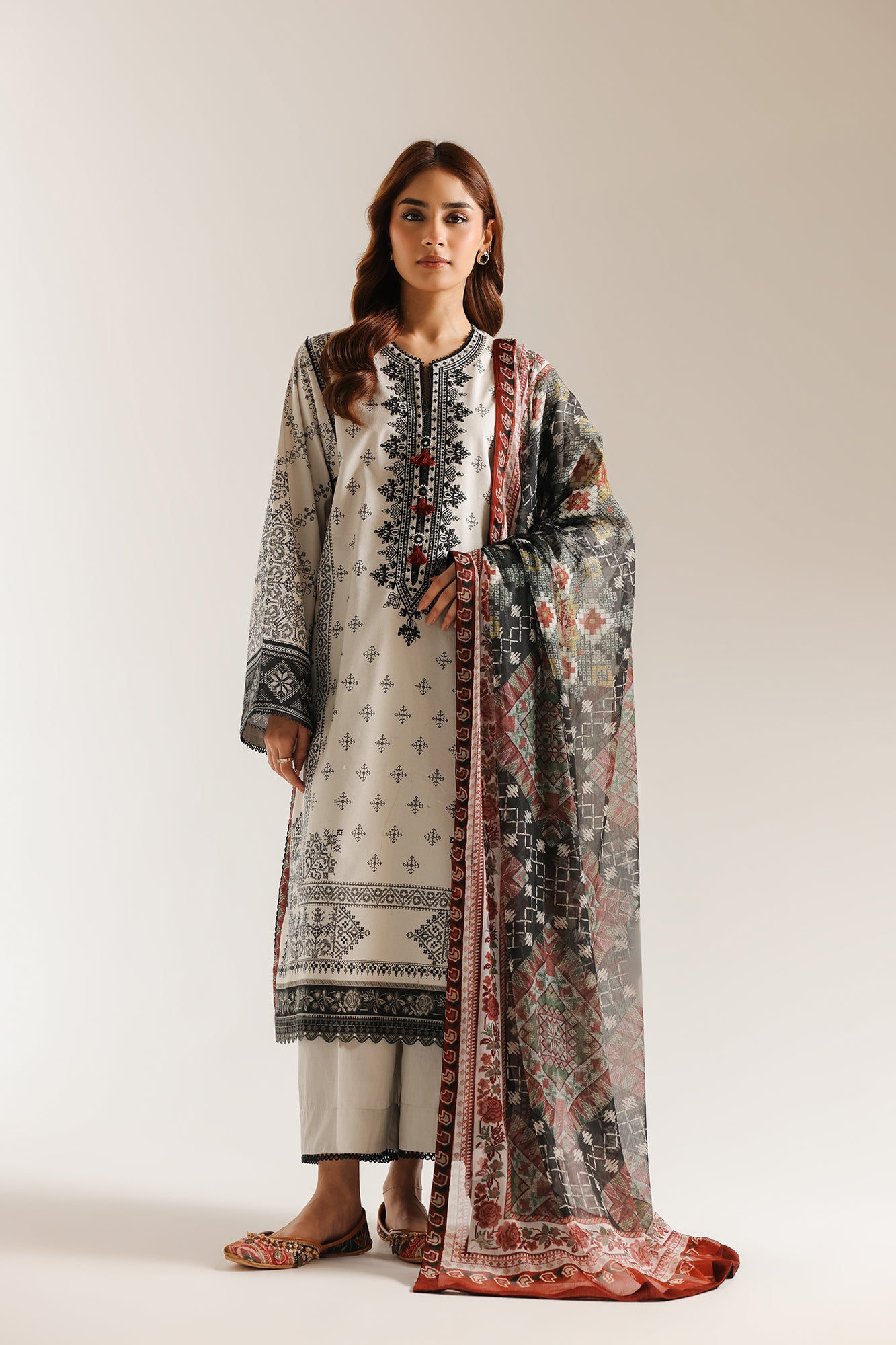 EMBROIDERED SUIT (E1002/203/003)