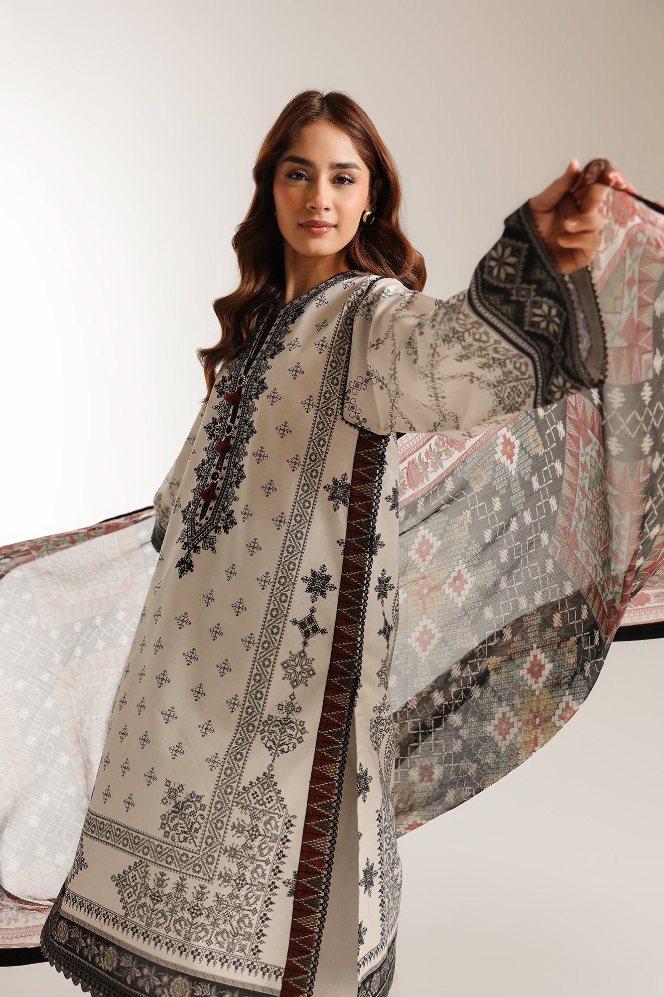 EMBROIDERED SUIT (E1002/203/003)