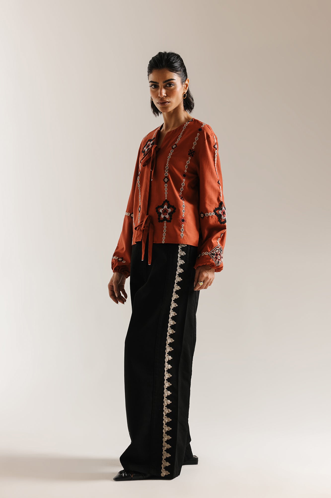 EMBROIDERED SHIRT (E1004/101/203)