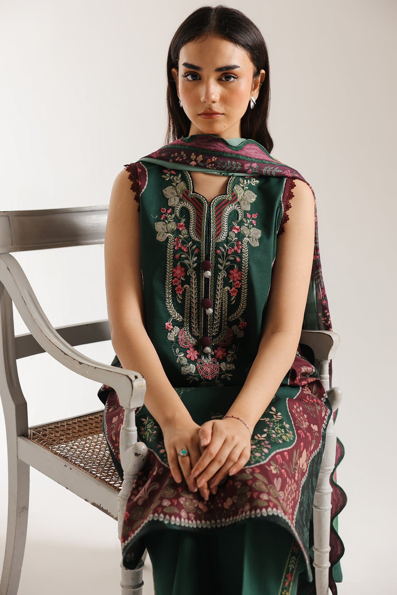 EMBROIDERED SUIT (E1004/203/706)