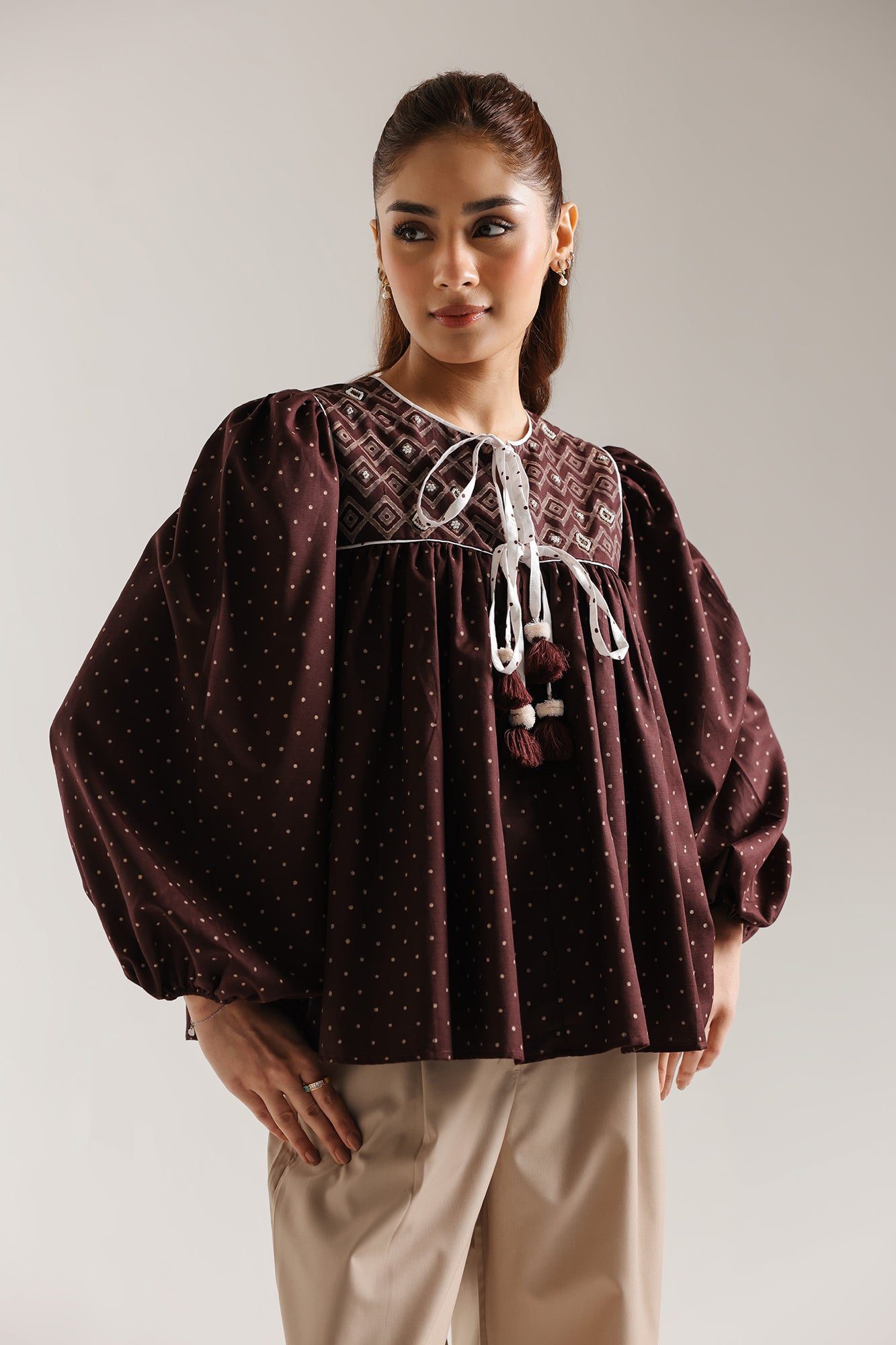 EMBROIDERED TOP (E1005/101/516)