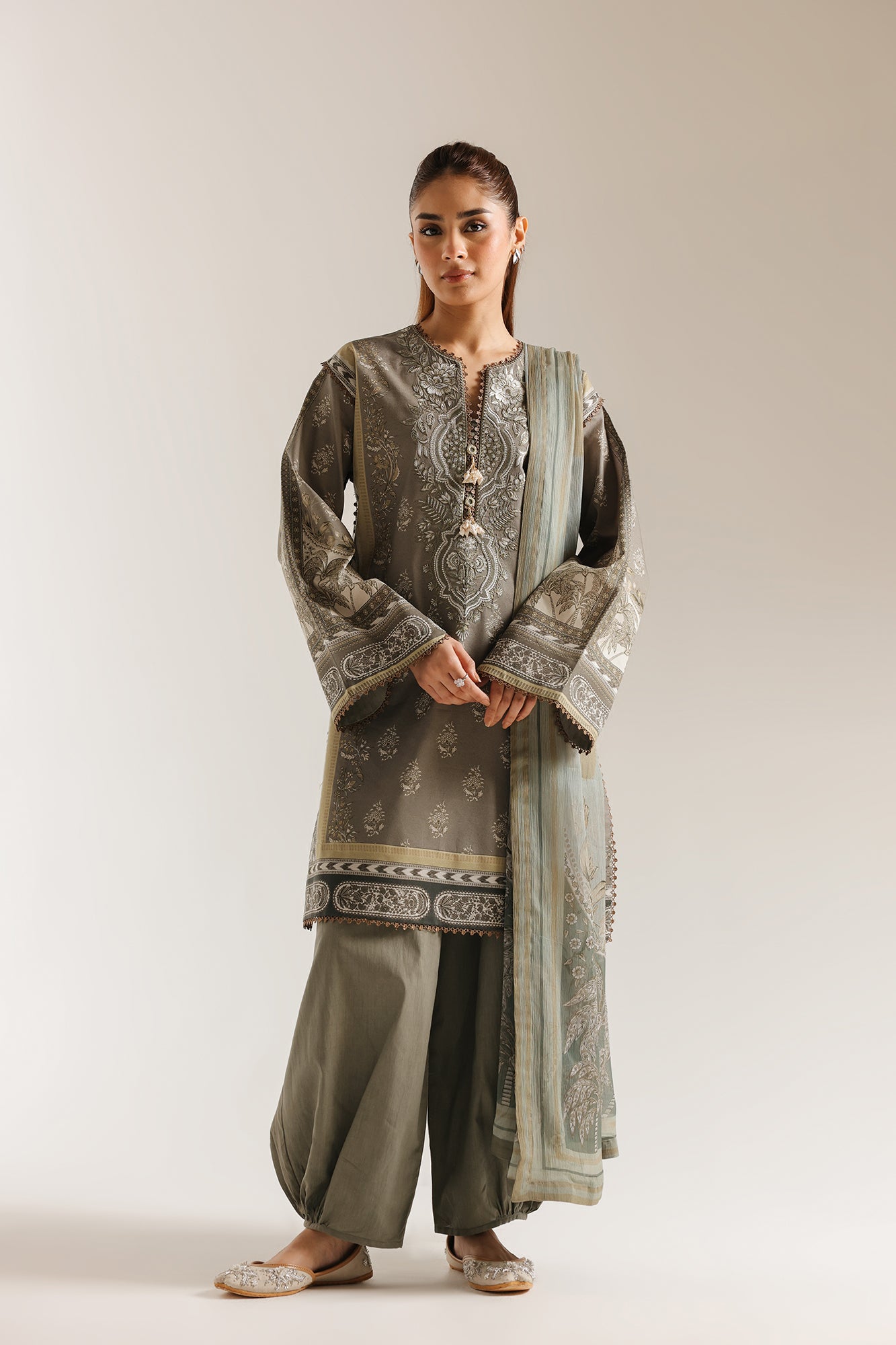 EMBROIDERED SUIT (E1006/203/119)