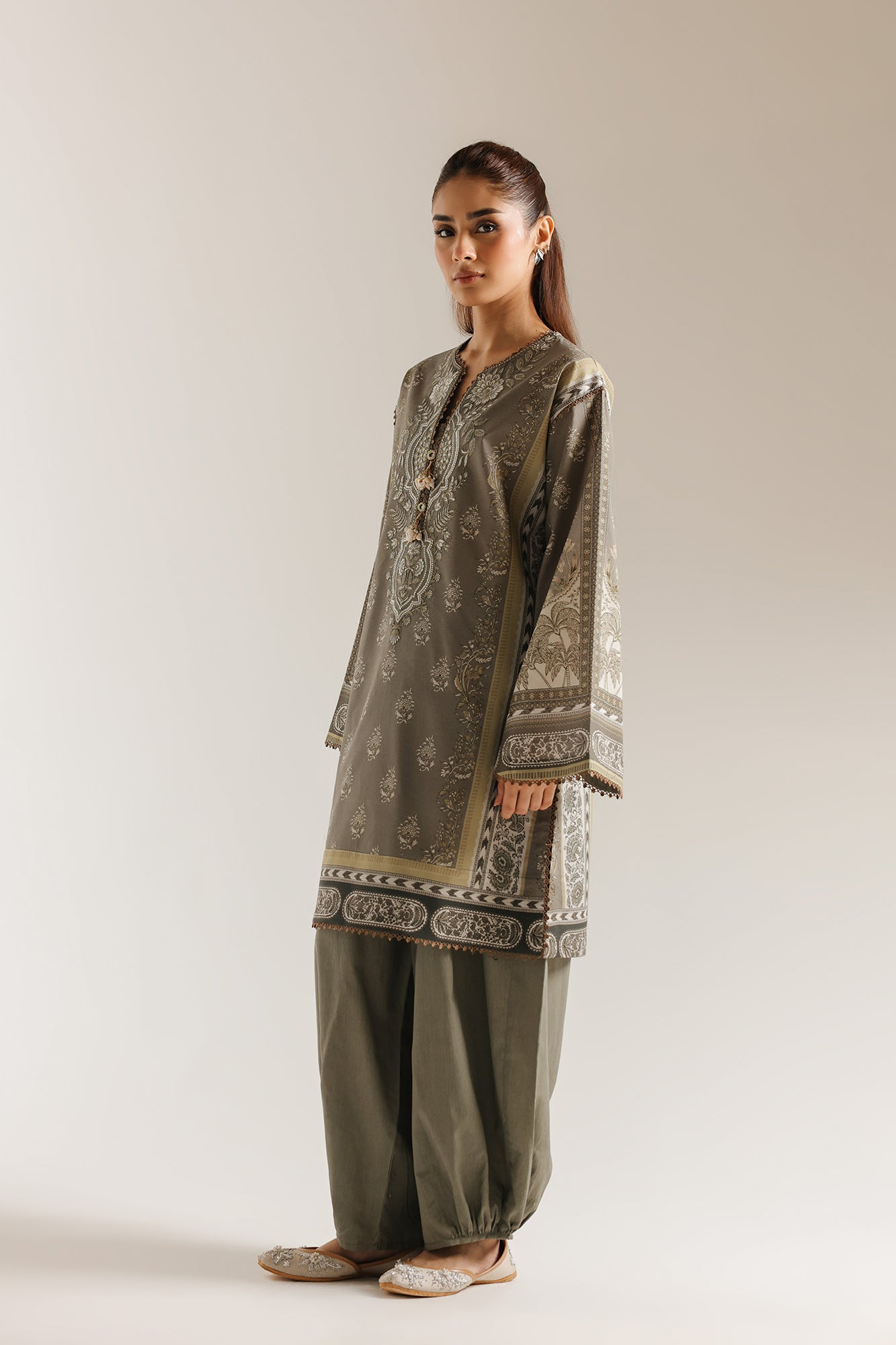 EMBROIDERED SUIT (E1006/203/119)