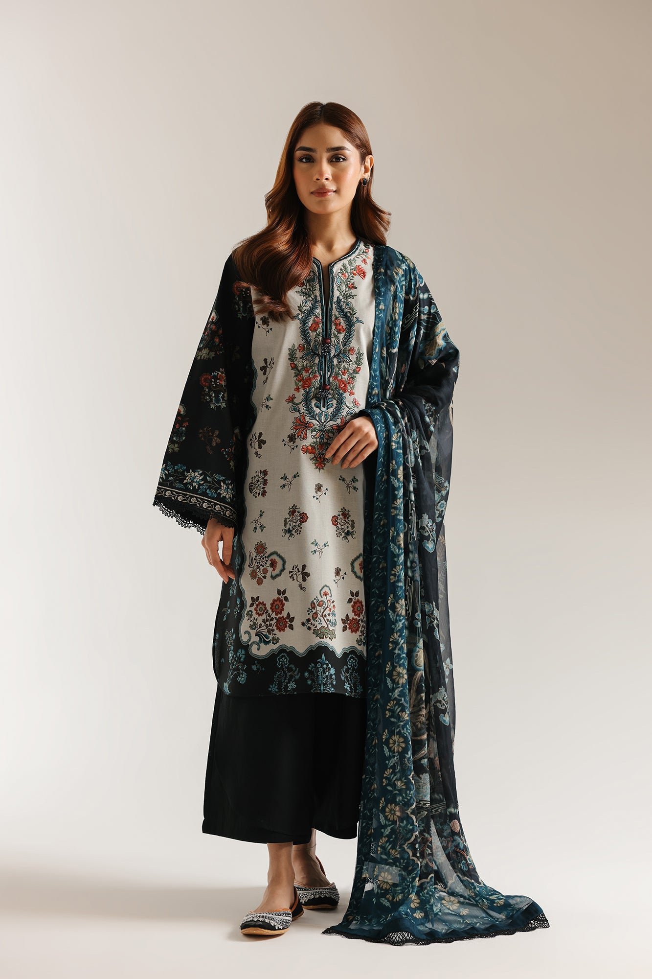 EMBROIDERED SUIT (E1007/203/902)