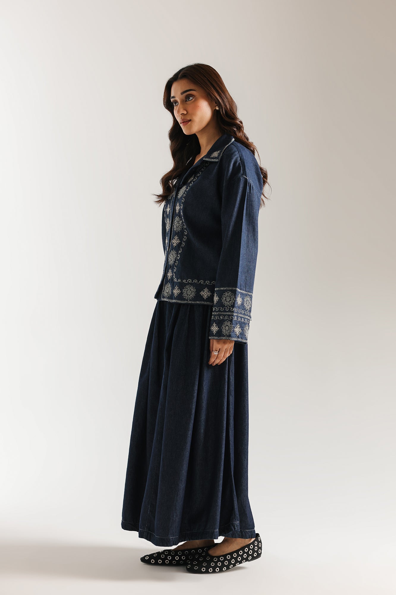 EMBROIDERED TOP (E1008/101/625)