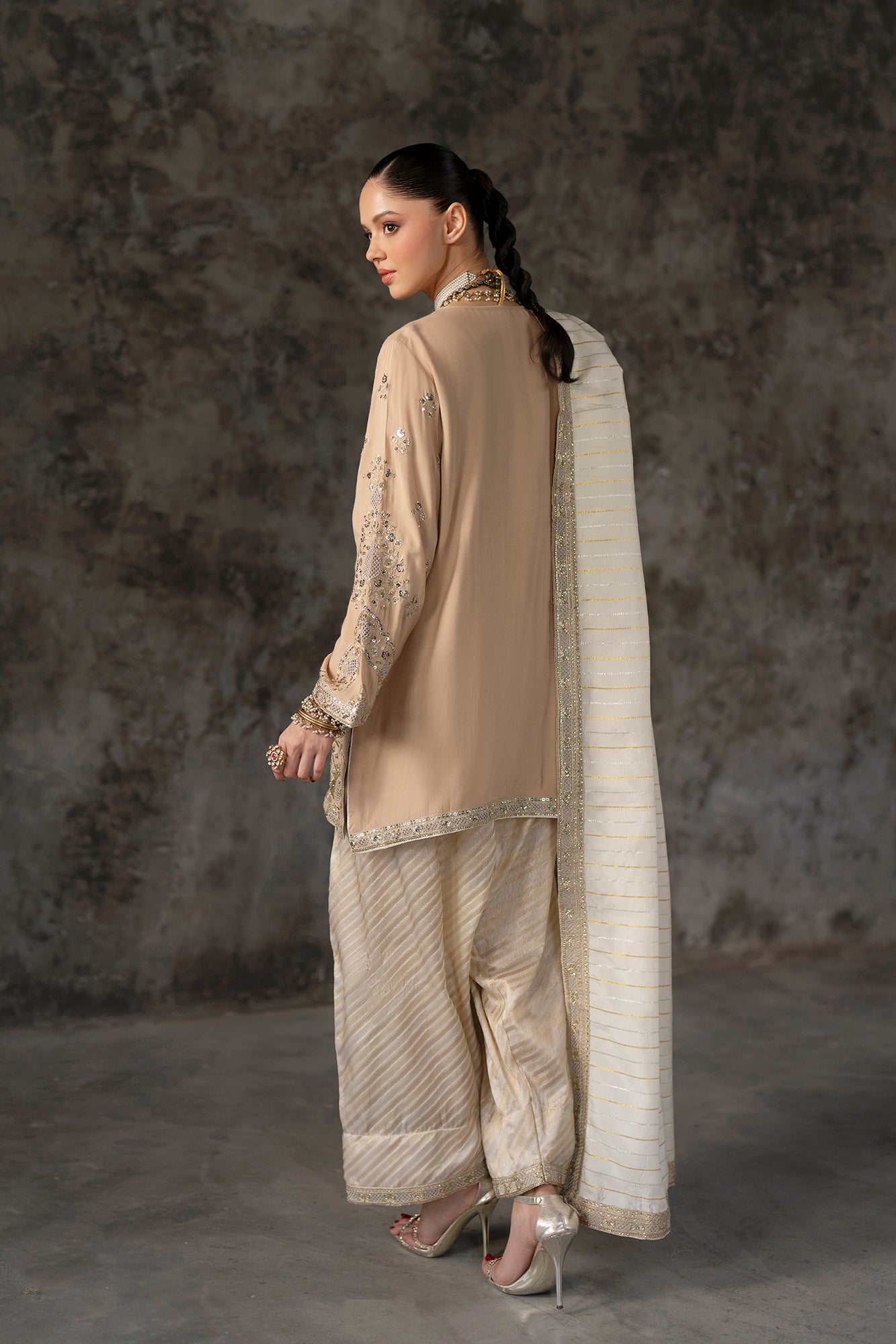 EMBROIDERED SUIT (E1012/104/113)