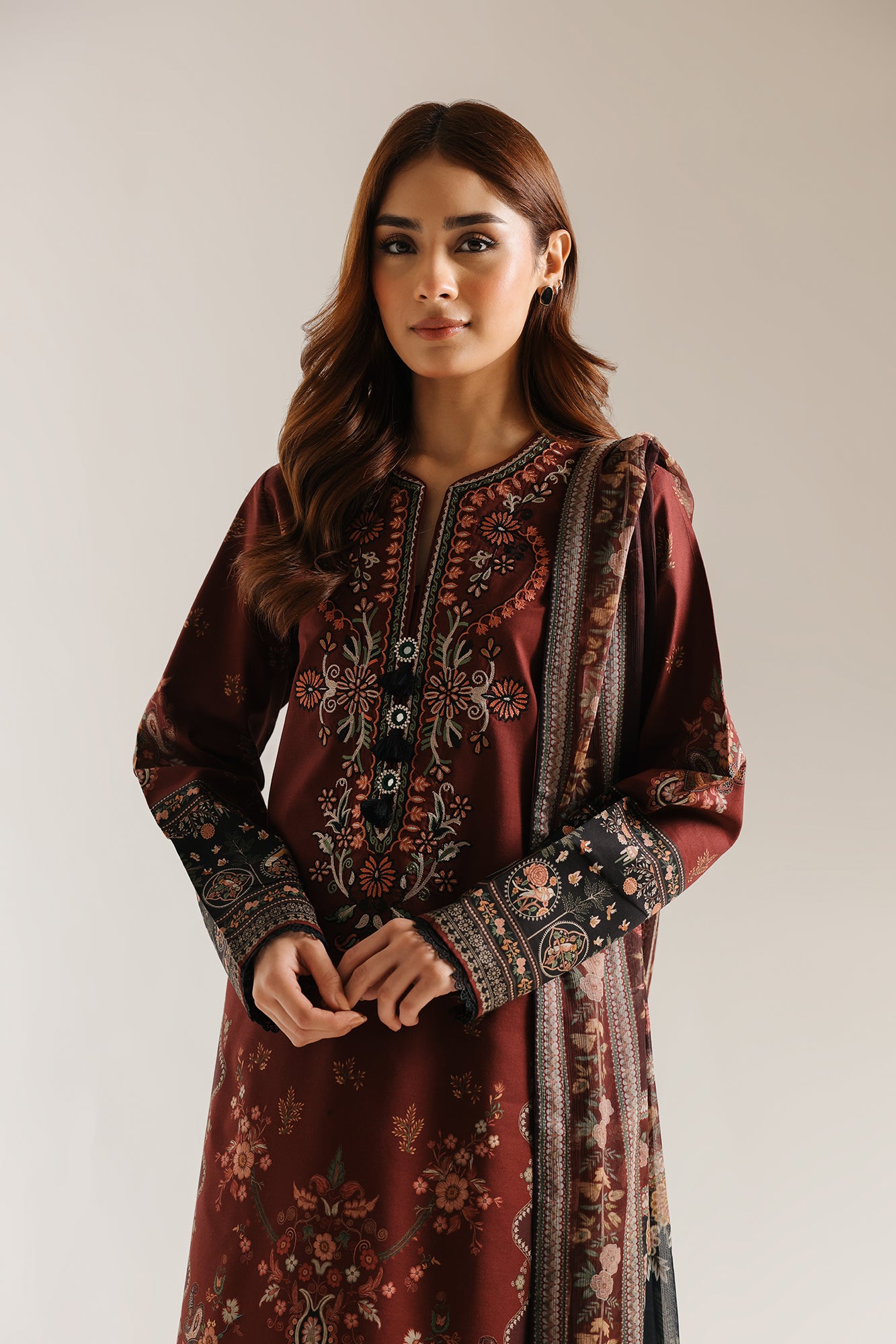 EMBROIDERED SUIT (E1012/203/319)