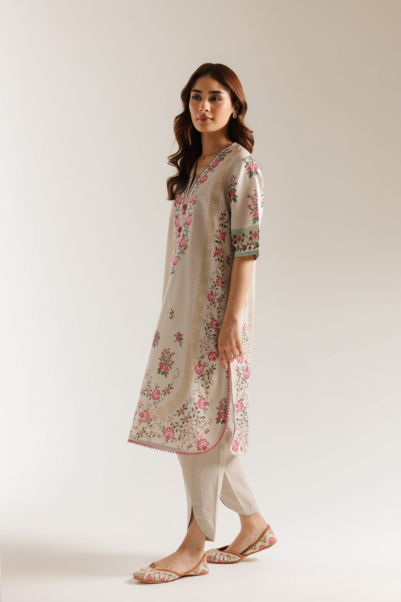 EMBROIDERED SUIT (E1015/203/524)