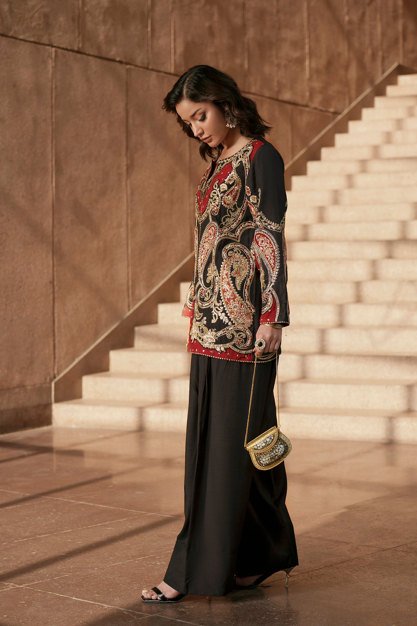 EMBROIDERED SUIT (E1017/104/902)