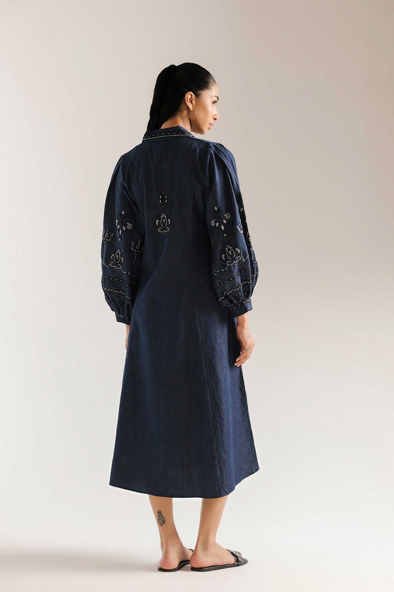 EMBROIDERED DRESS (E1019/101/625)
