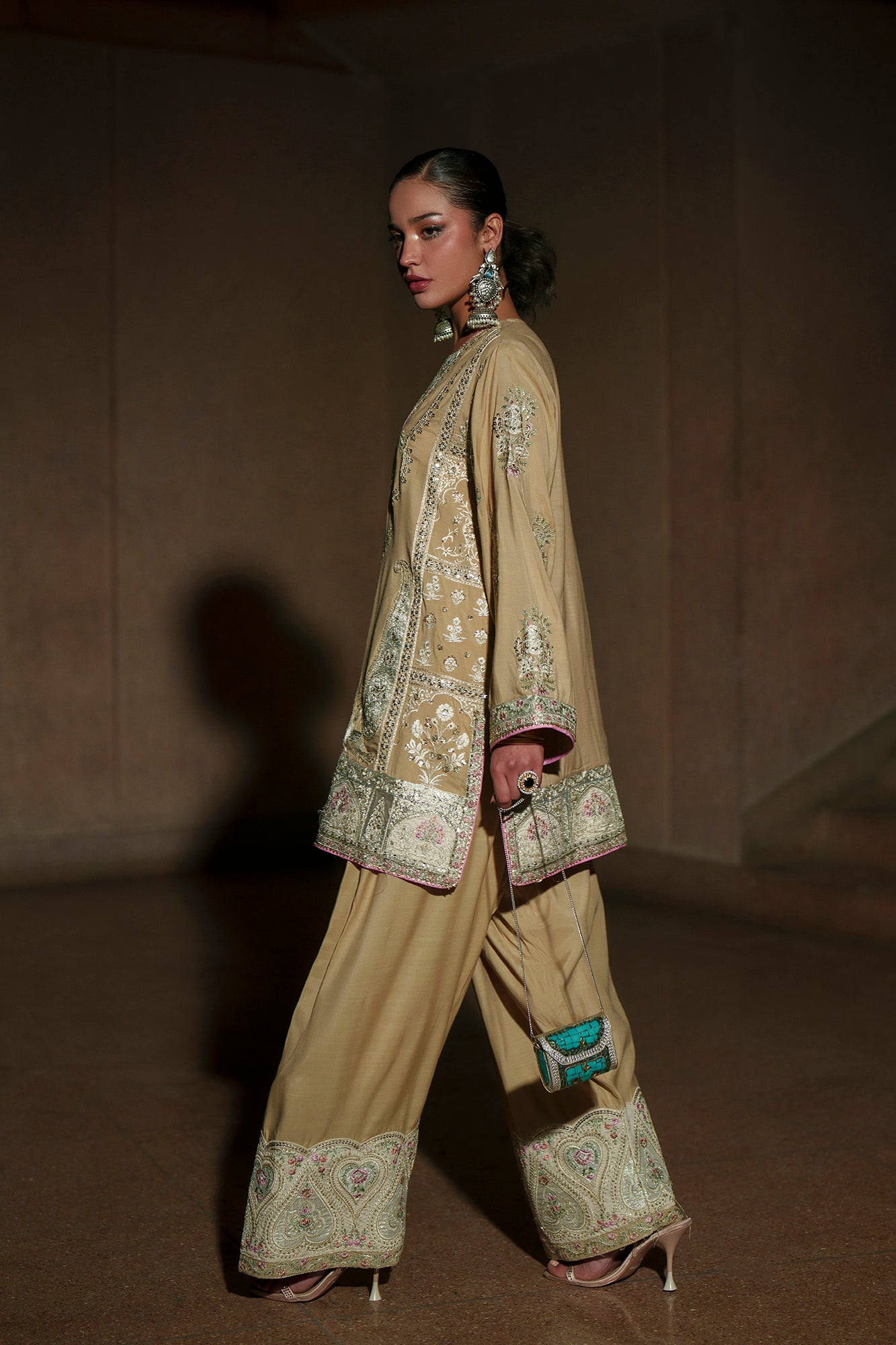 EMBROIDERED SUIT (E1020/104/114)