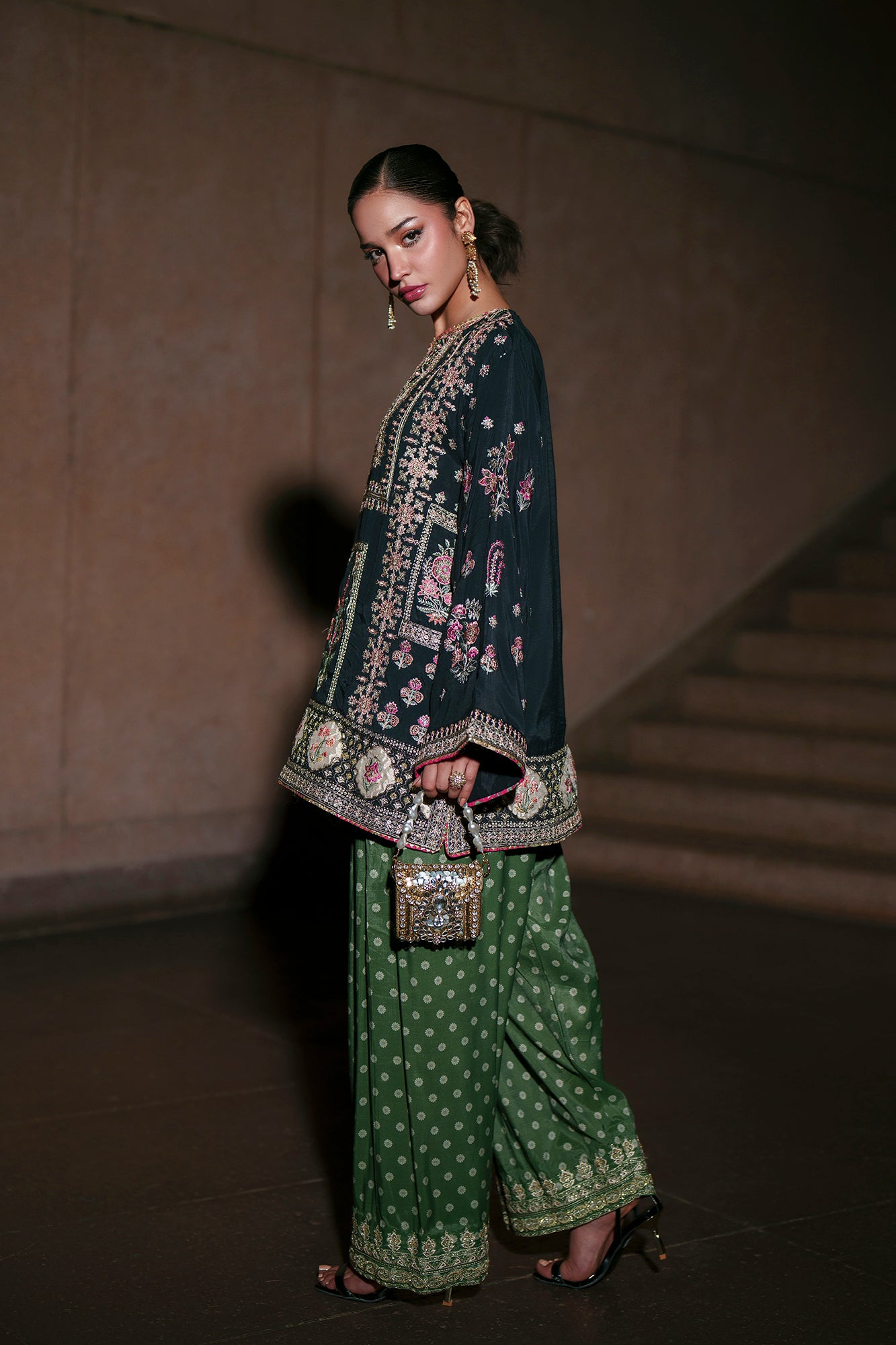 EMBROIDERED SUIT (E1021/104/902)