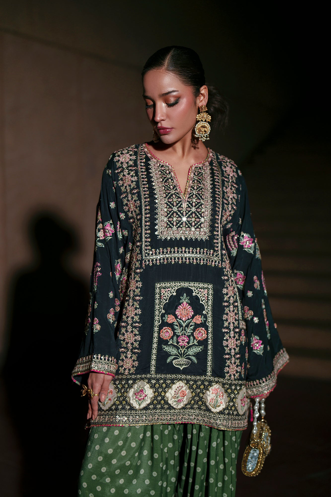 EMBROIDERED SUIT (E1021/104/902)