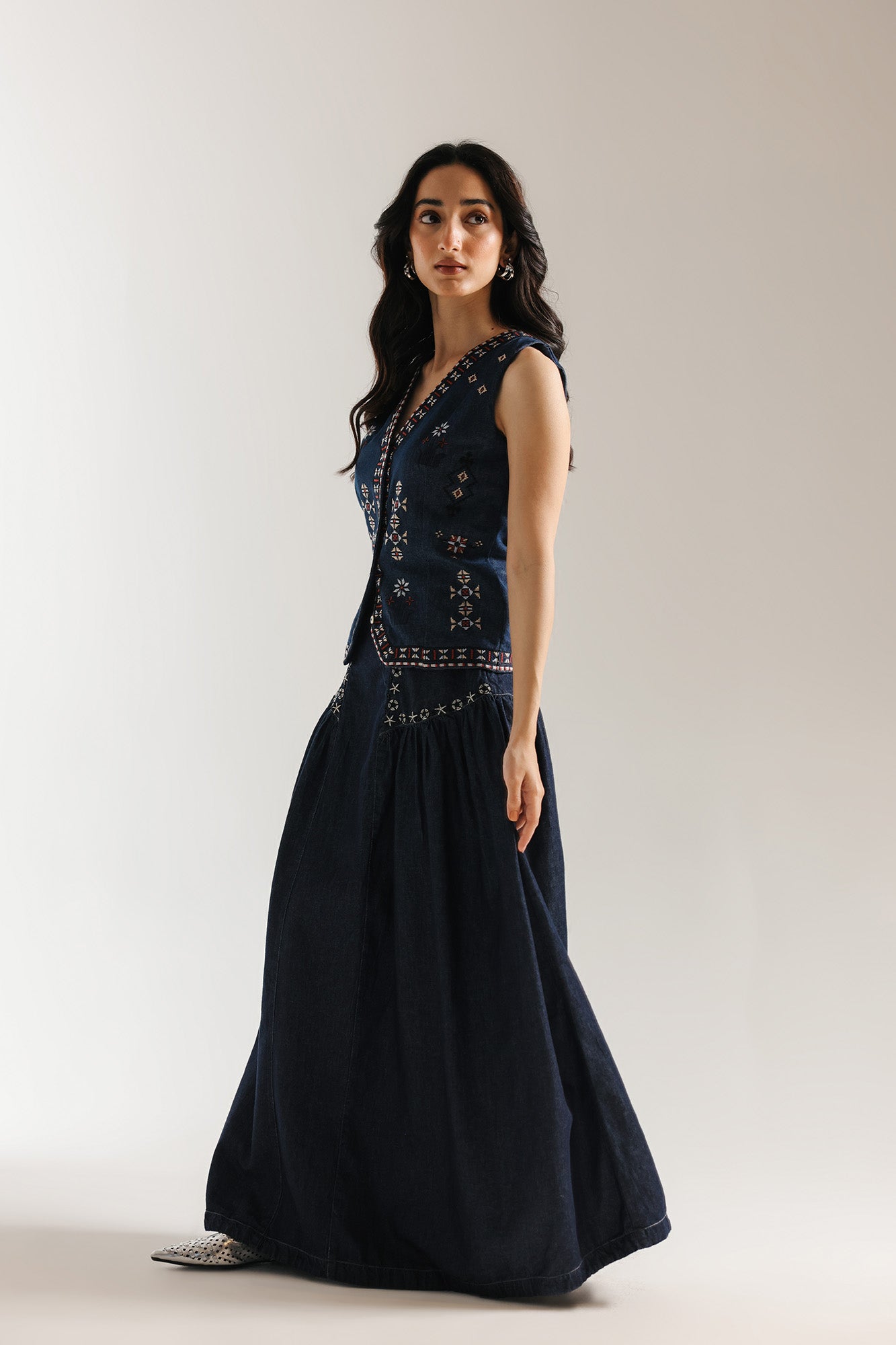 EMBROIDERED TOP (E1022/101/621)