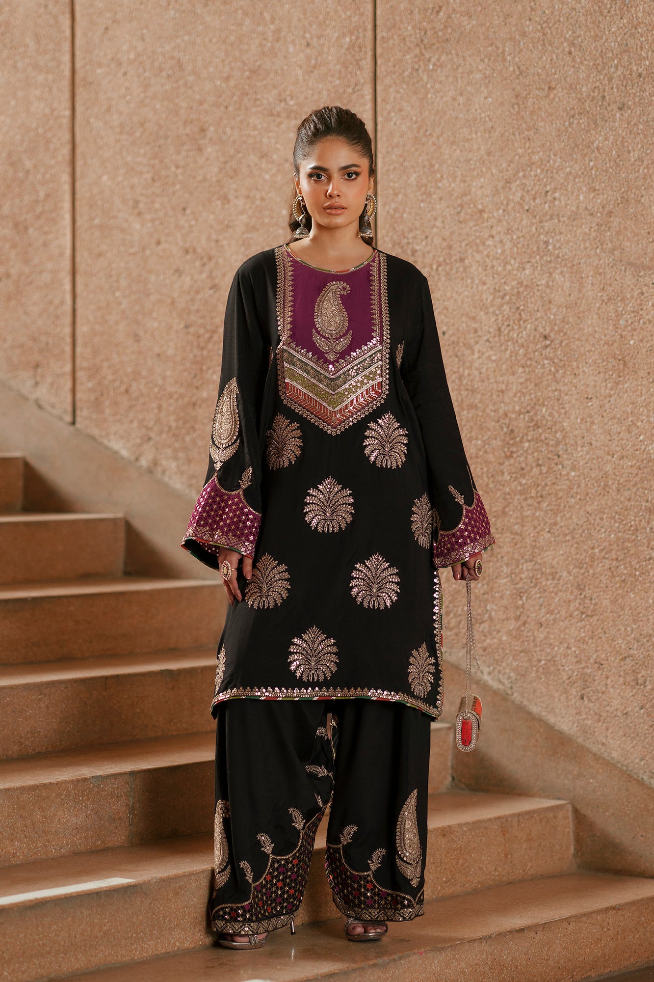 EMBROIDERED SUIT (E1022/104/902)