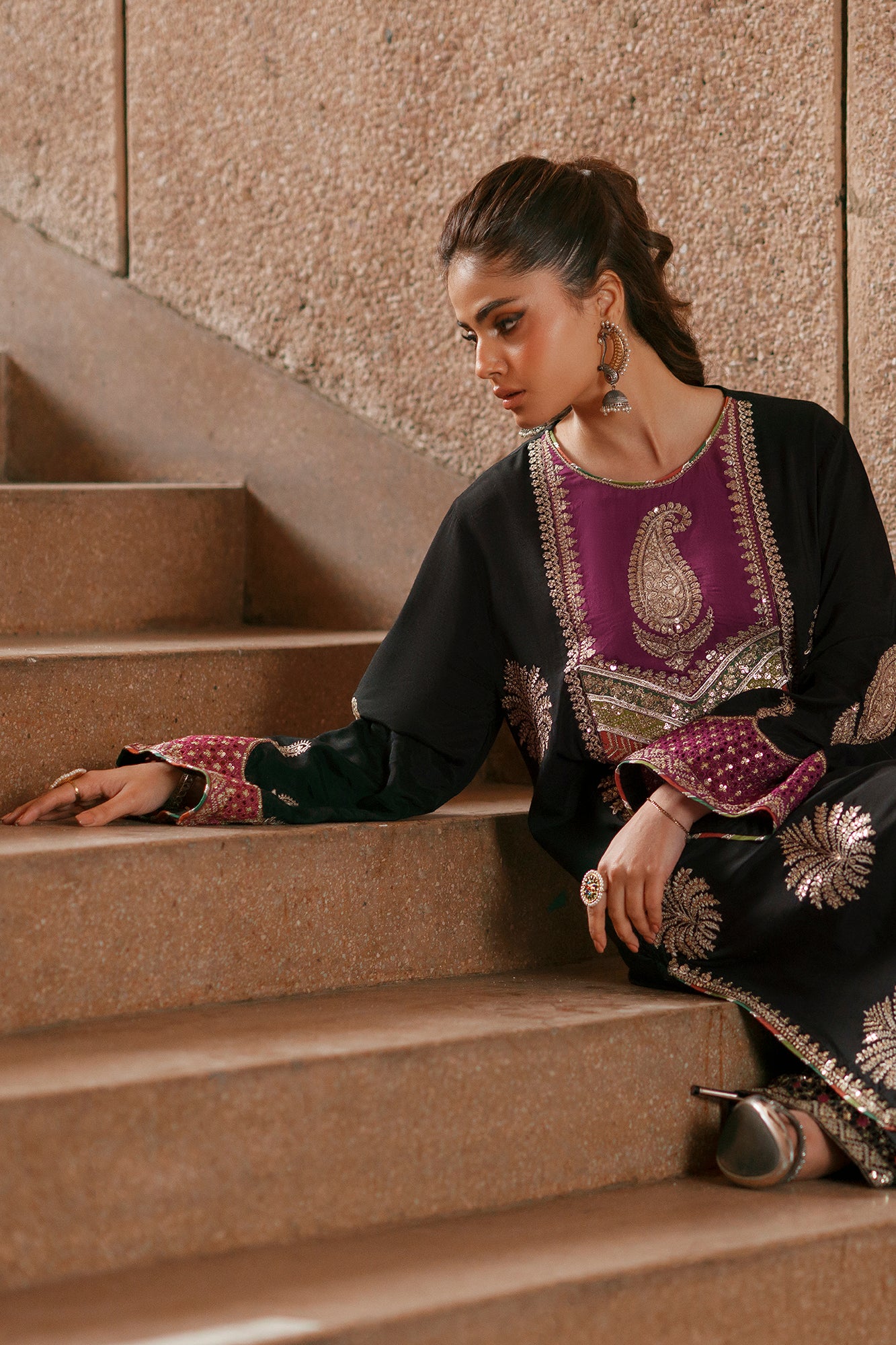 EMBROIDERED SUIT (E1022/104/902)