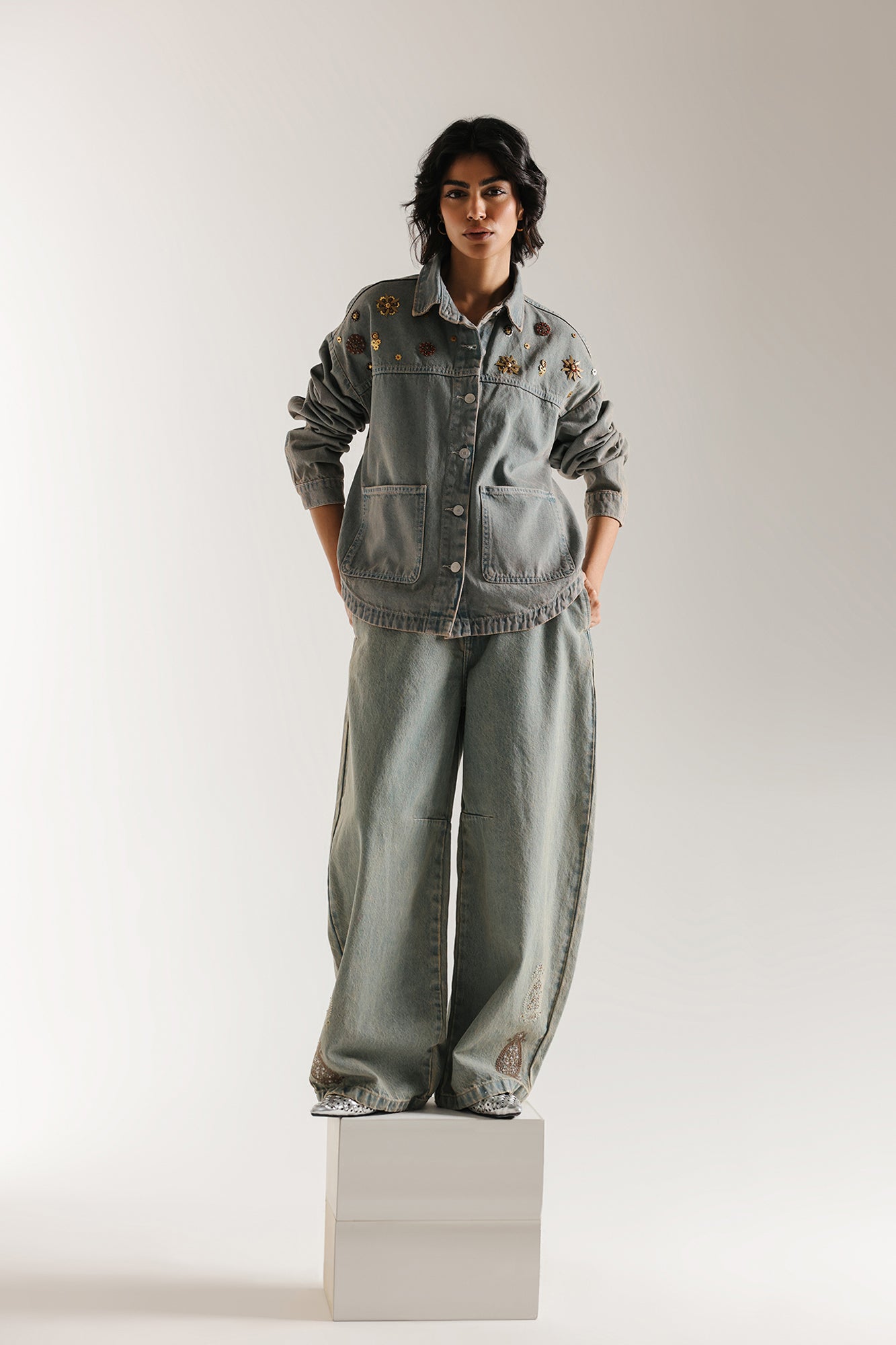 EMBROIDERED JEANS (E1026/101/636)