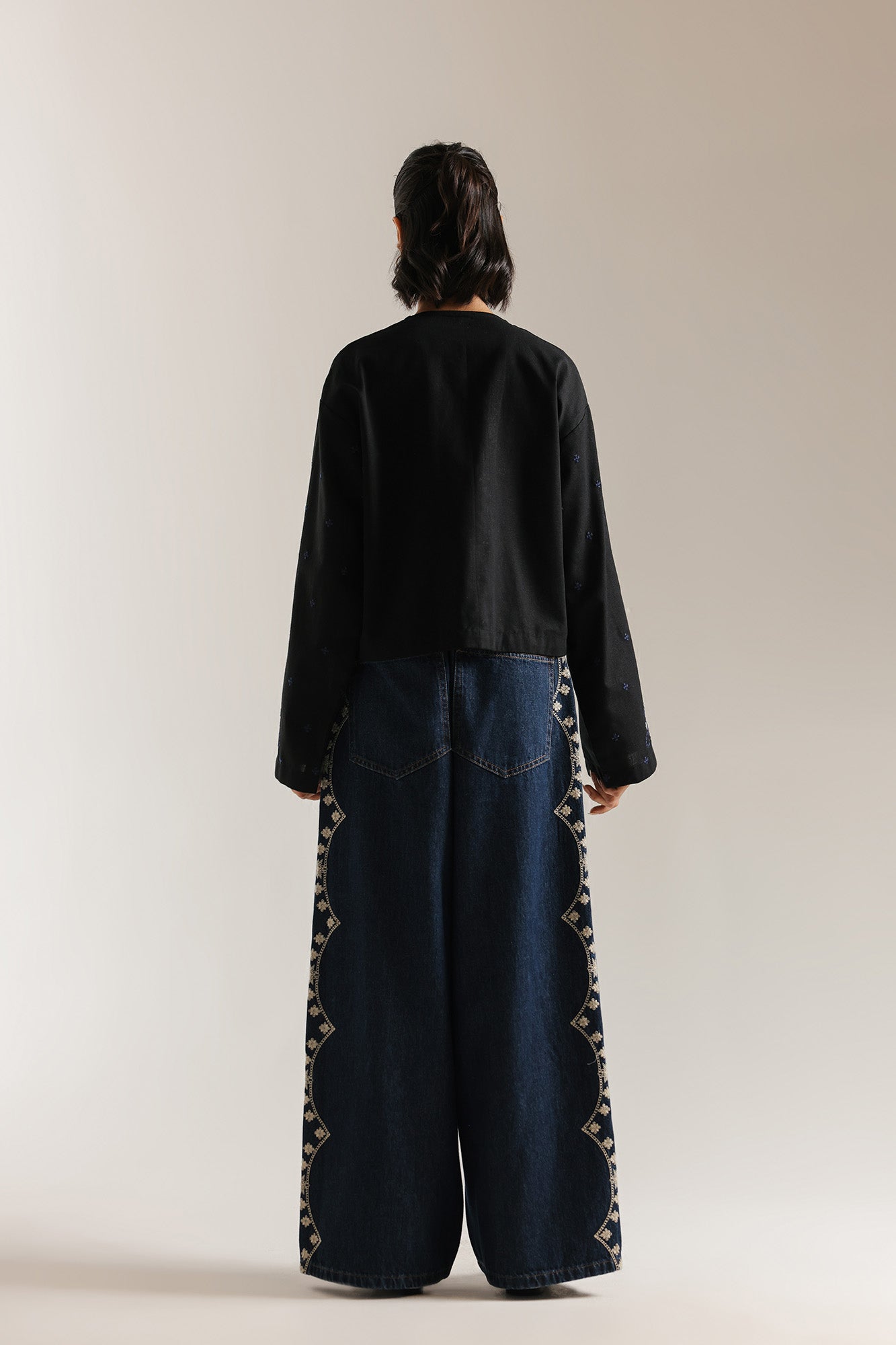 EMBROIDERED JEANS (E1027/101/622)