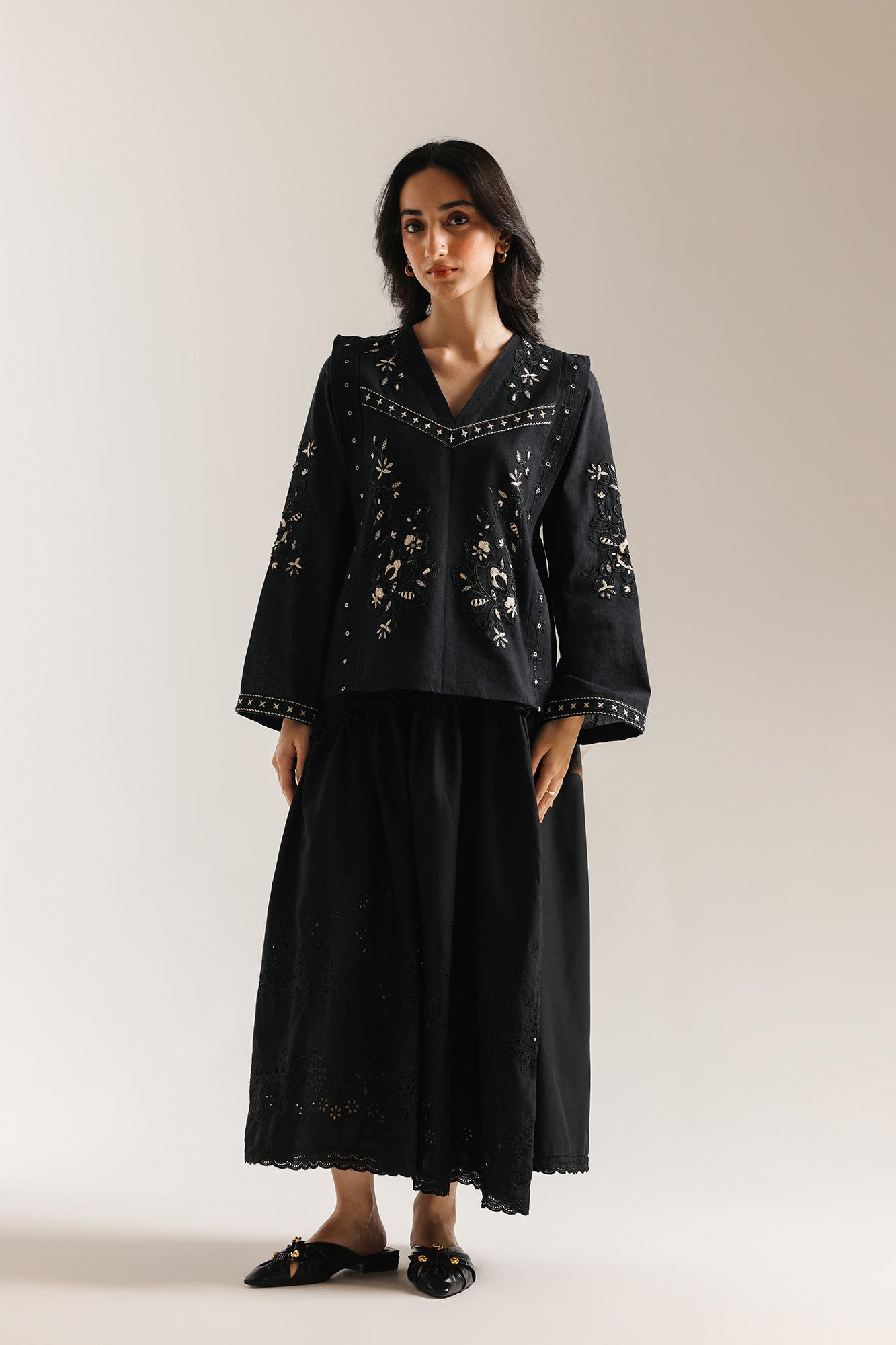 EMBROIDERED TOP (E1033/101/901)