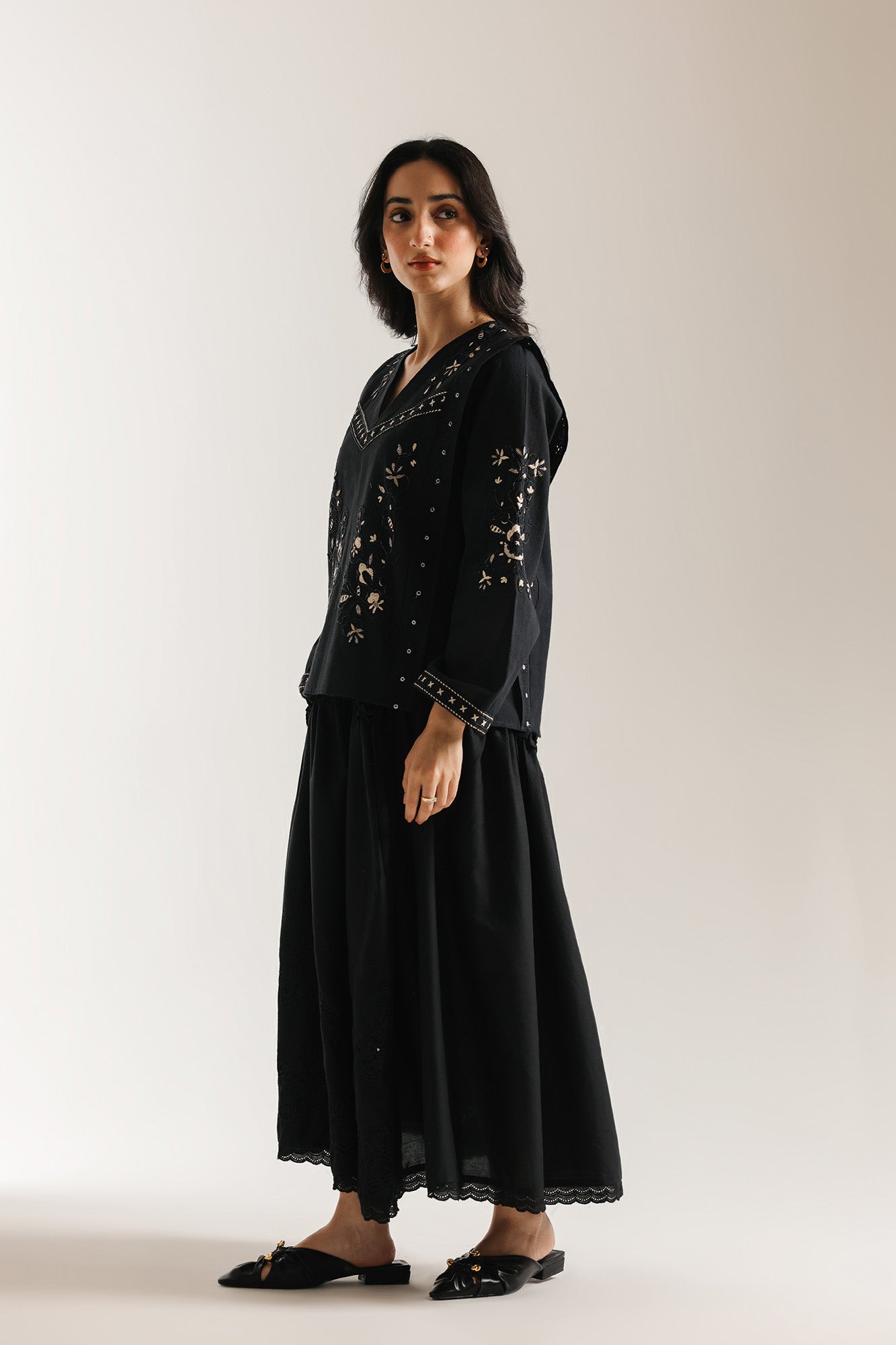 EMBROIDERED TOP (E1033/101/901)