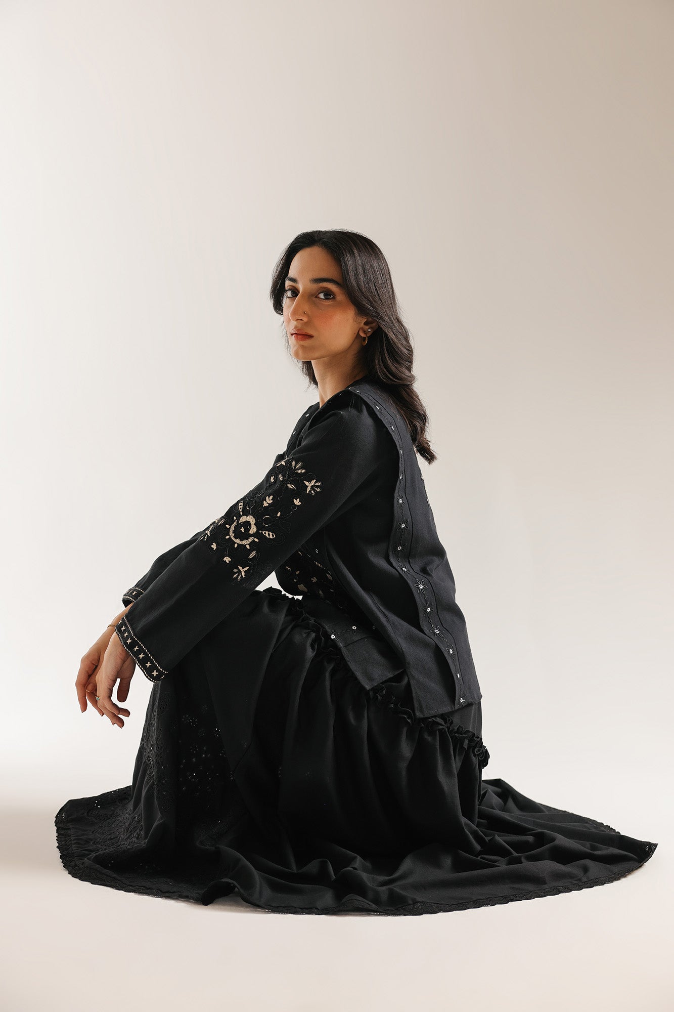 EMBROIDERED TOP (E1033/101/901)