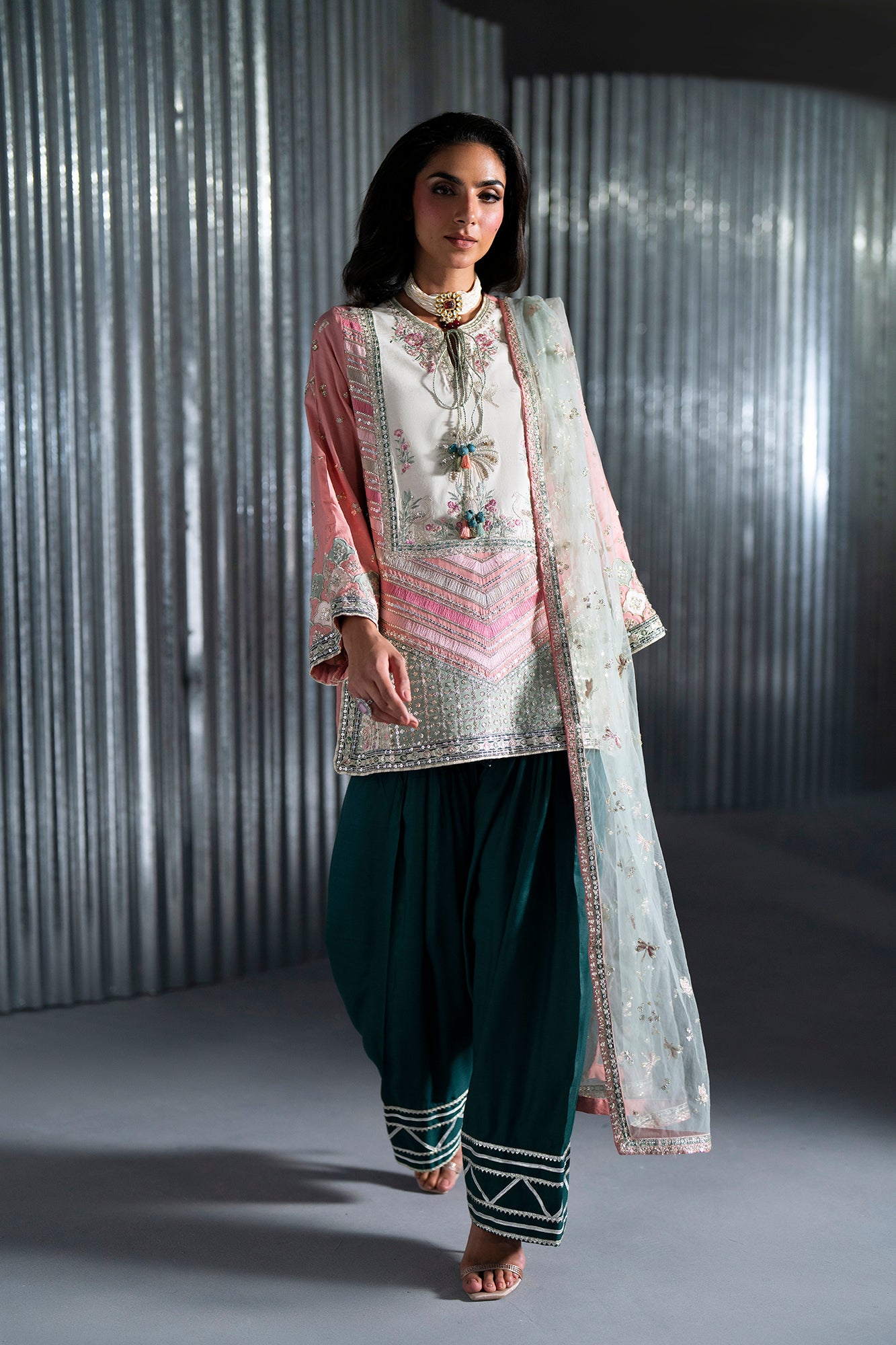 EMBROIDERED SUIT (E1037/104/327)