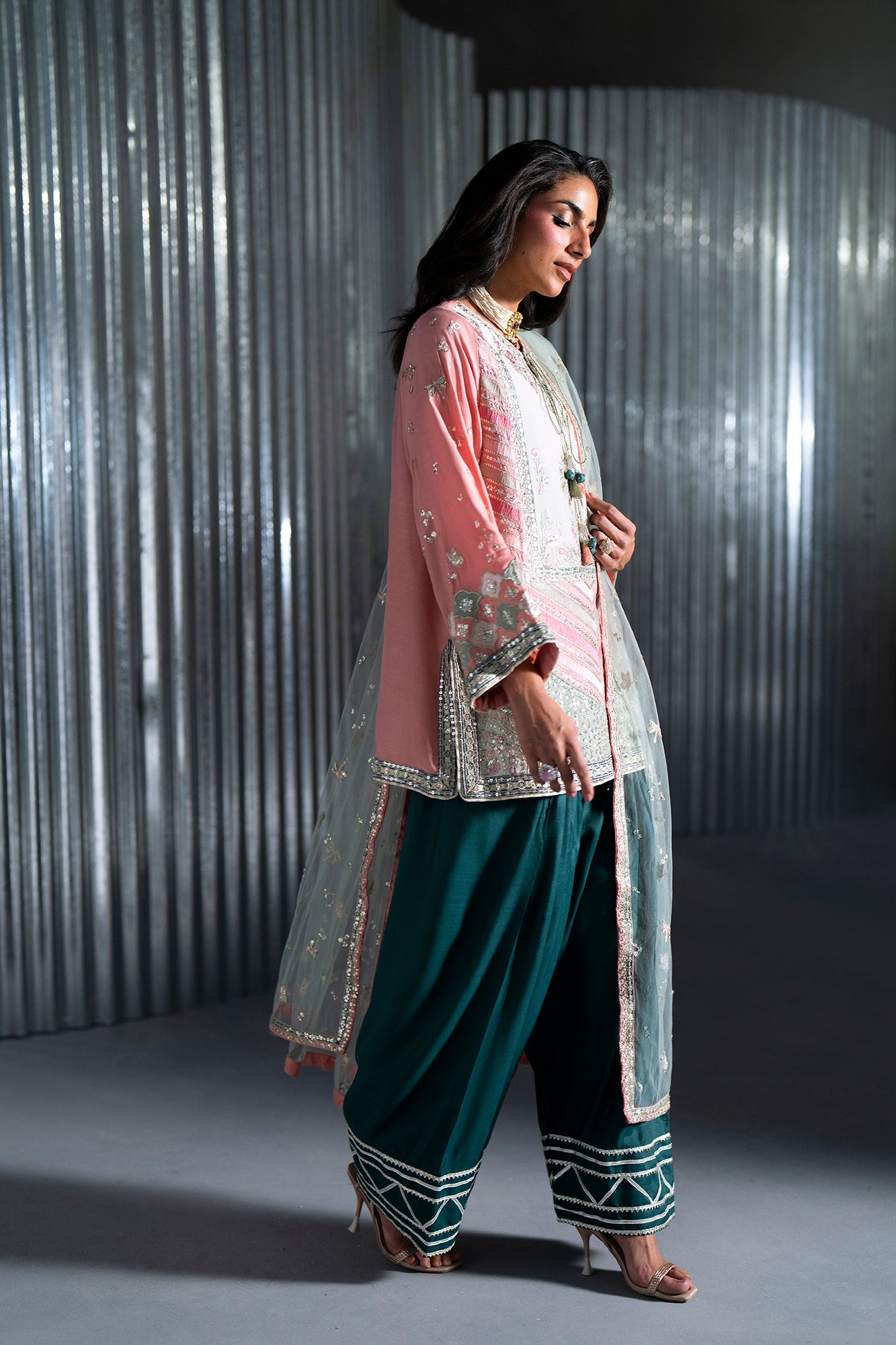 EMBROIDERED SUIT (E1037/104/327)