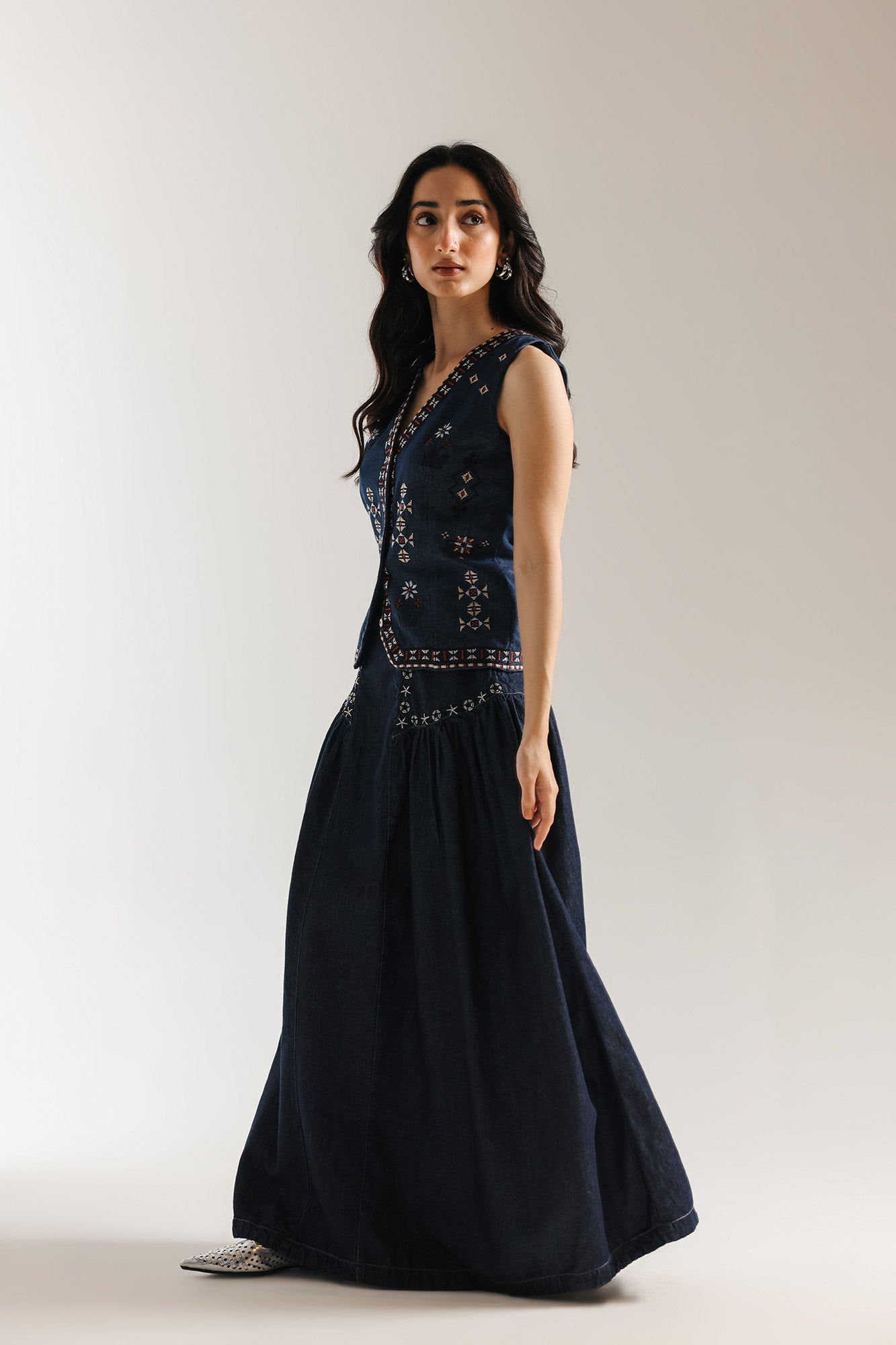 EMBROIDERED SKIRT (E1038/101/906)