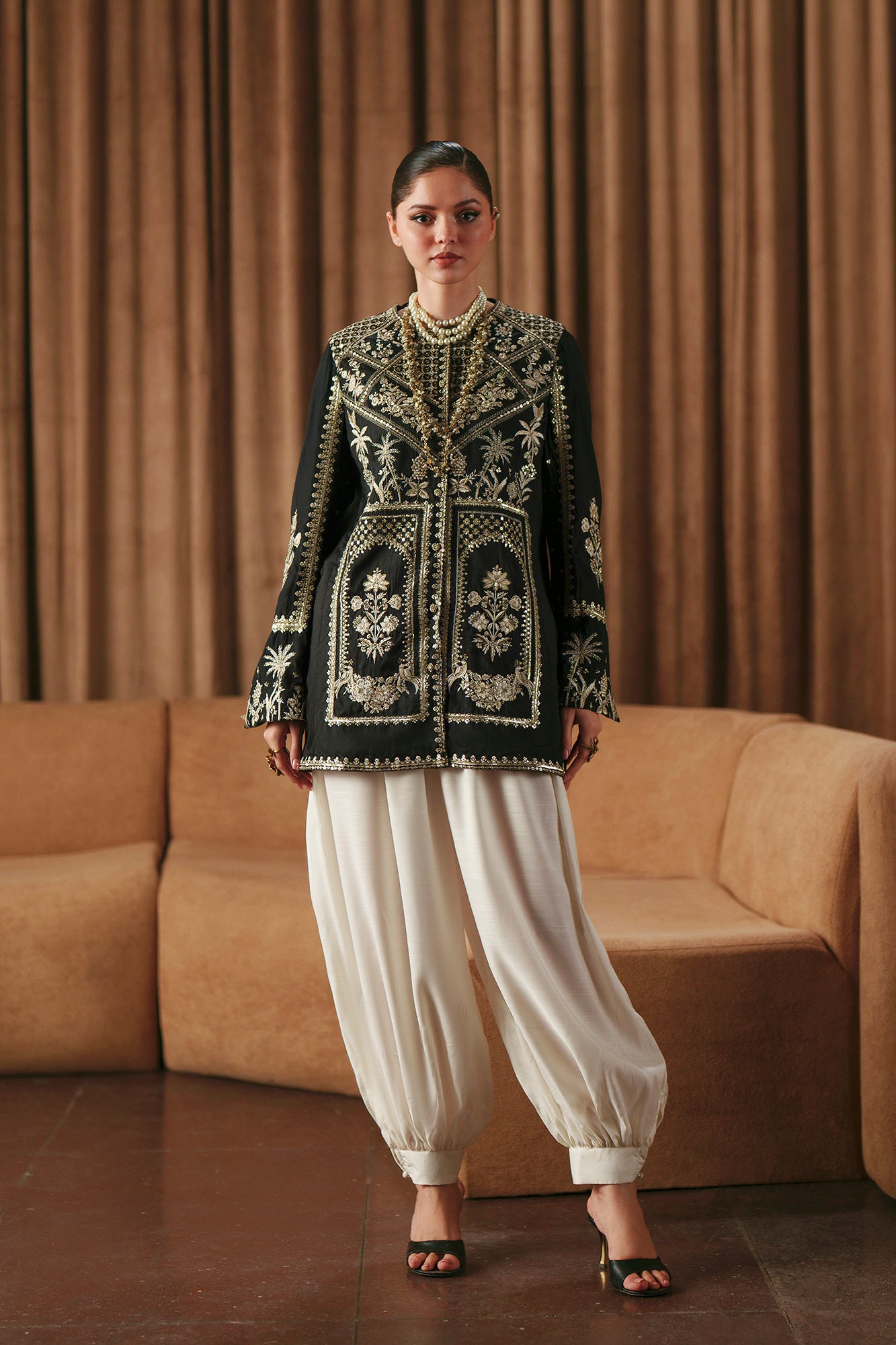 EMBROIDERED SUIT (E1042/104/902)